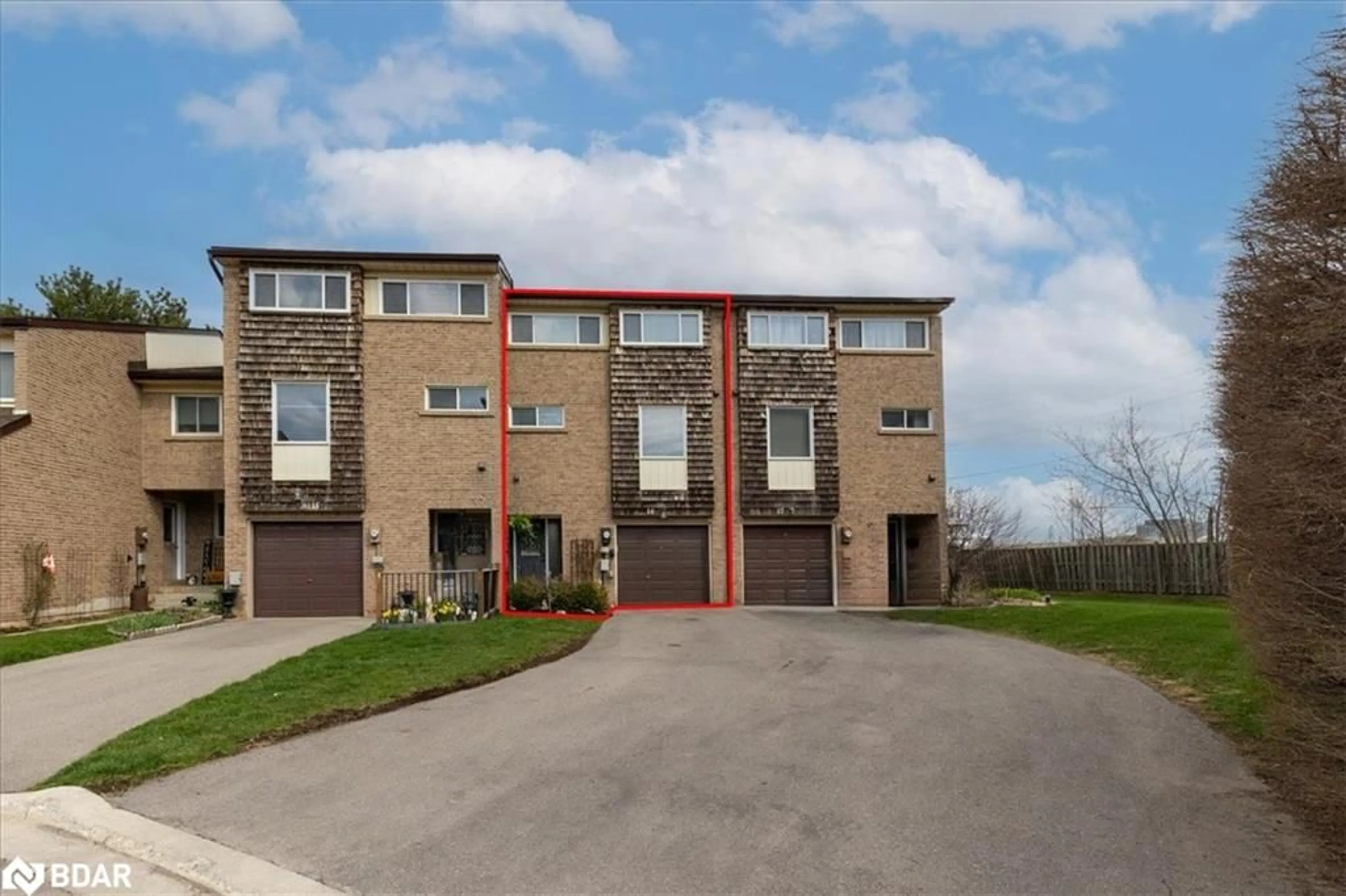 A pic from outside/outdoor area/front of a property/back of a property/a pic from drone, street for 661 Childs Dr #16, Milton Ontario L9T 3V7