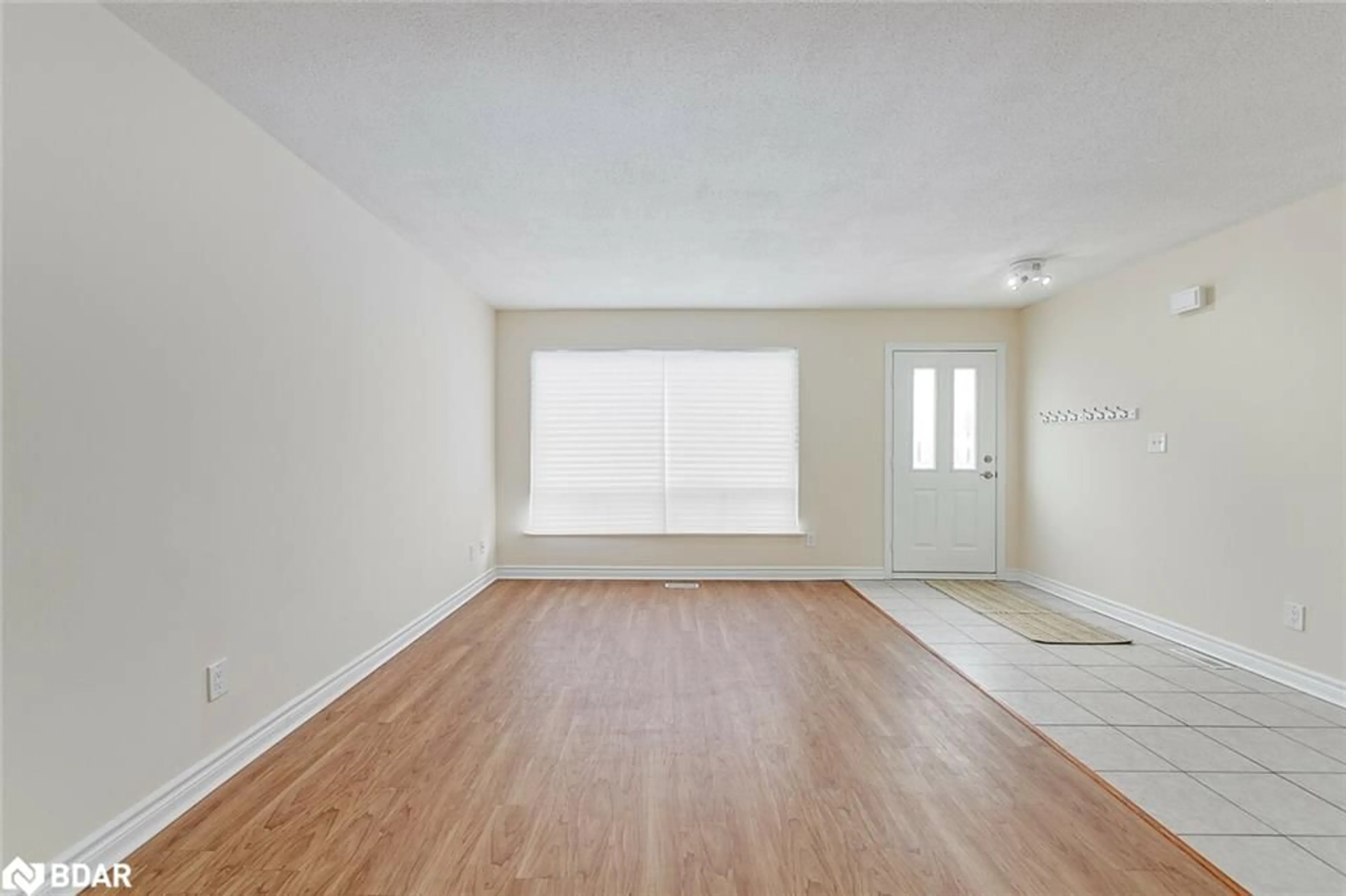 A pic of a room for 20 Frost Trail, Barrie Ontario L4N 4X1