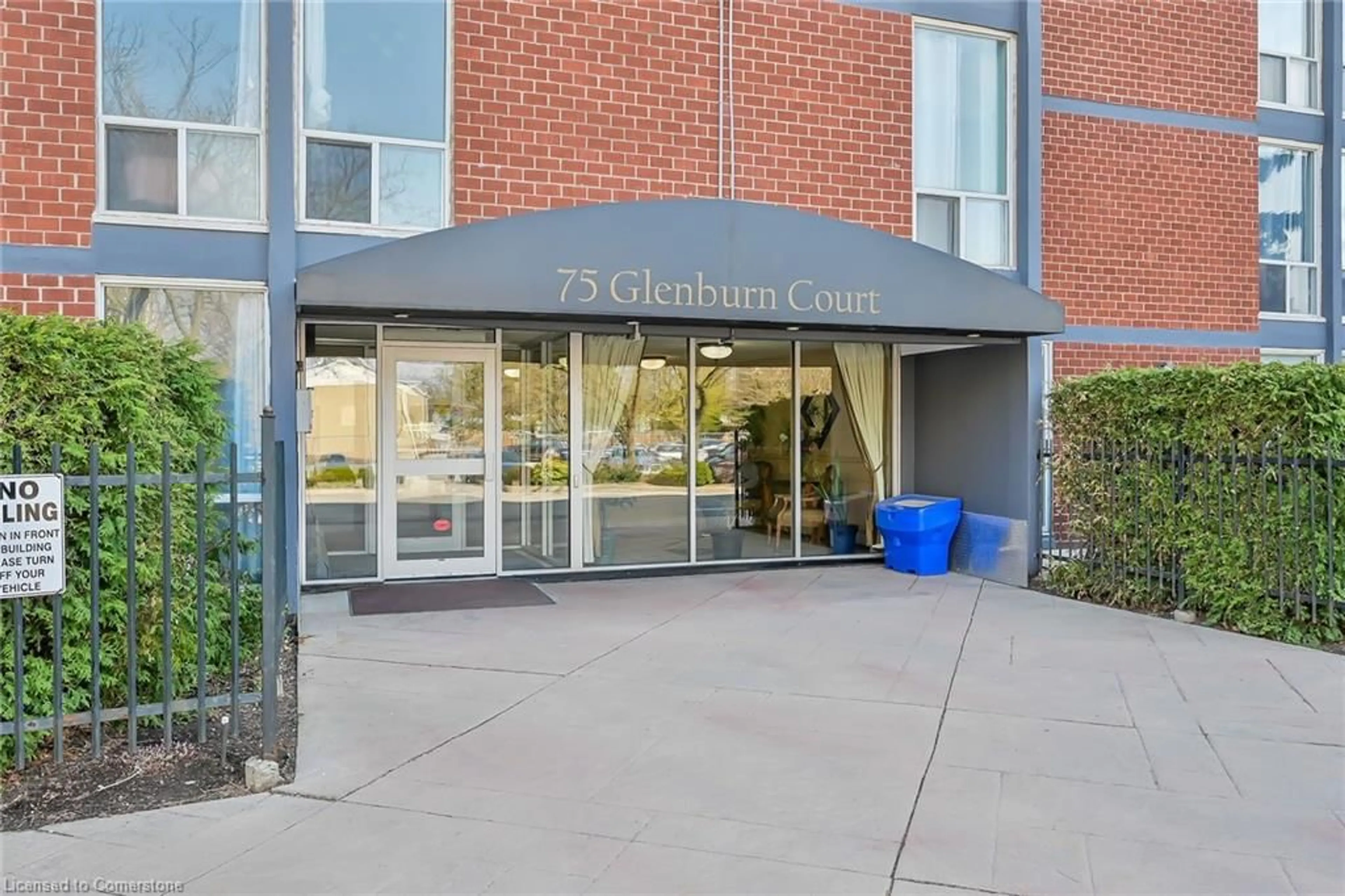 Indoor foyer for 75 Glenburn Crt #116, Hamilton Ontario L8E 1C7