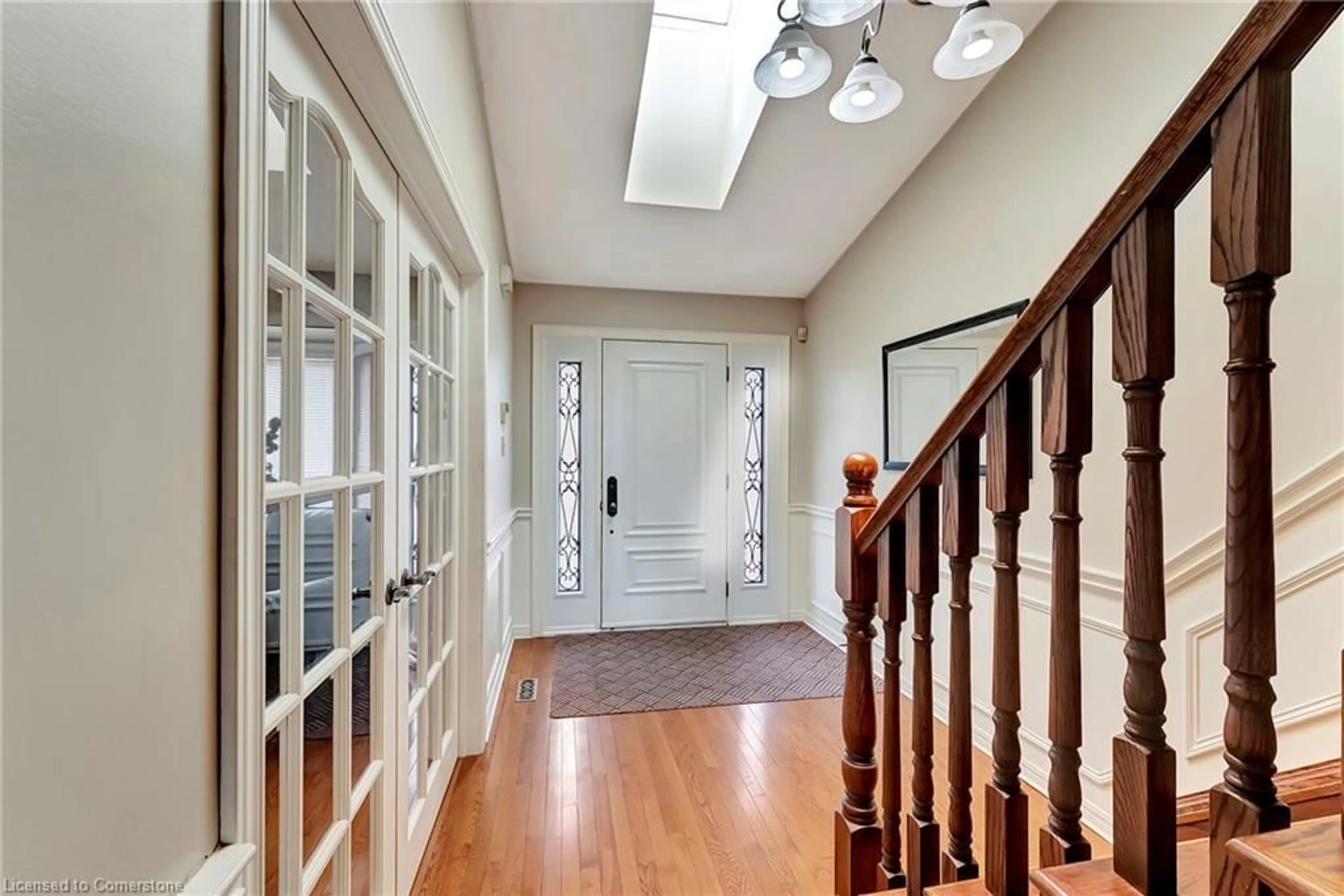 Indoor entryway for 89 Twin Cres, Hamilton Ontario L8W 2R9