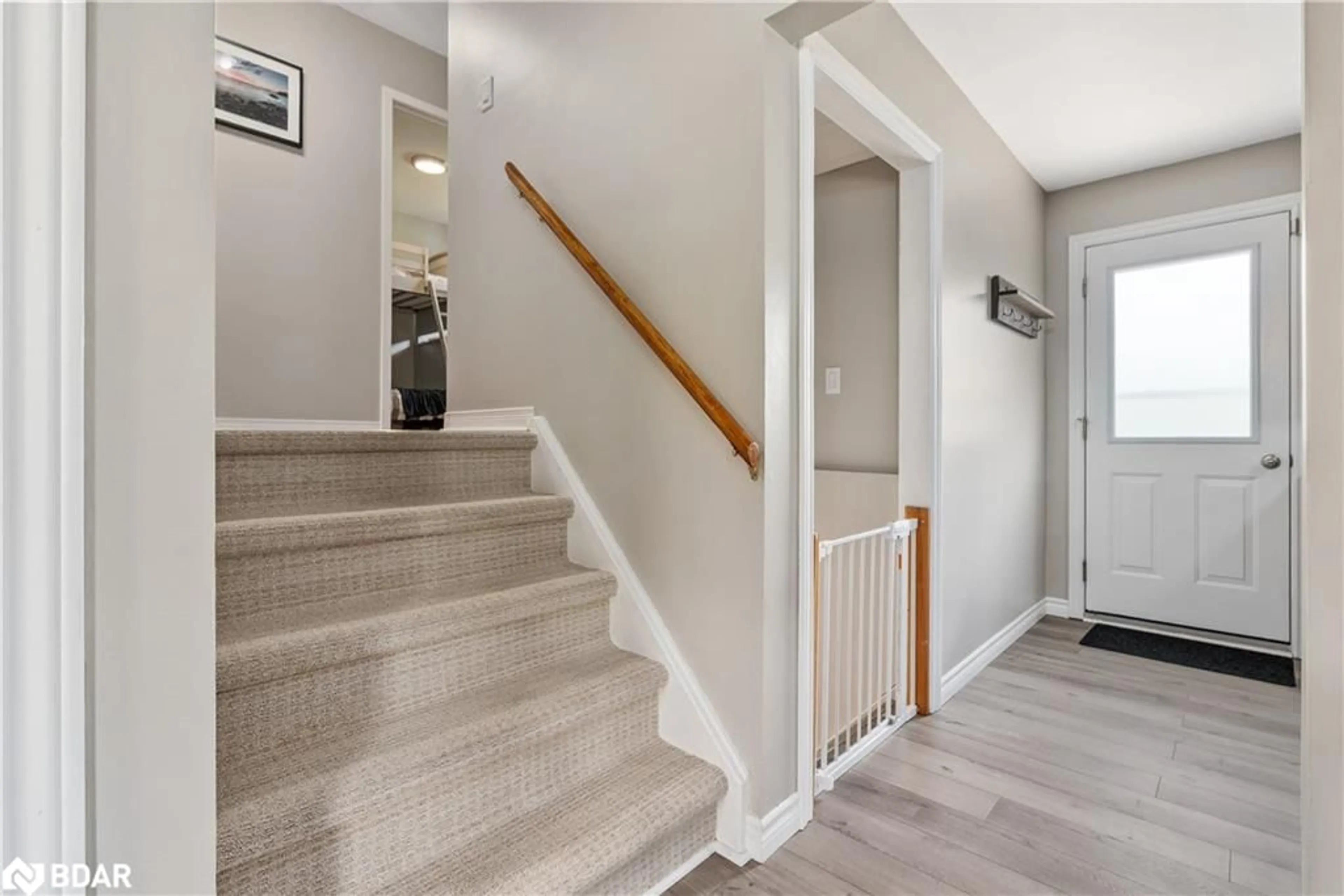Indoor entryway for 9881 12 Hwy, Warminster Ontario L0K 2G0