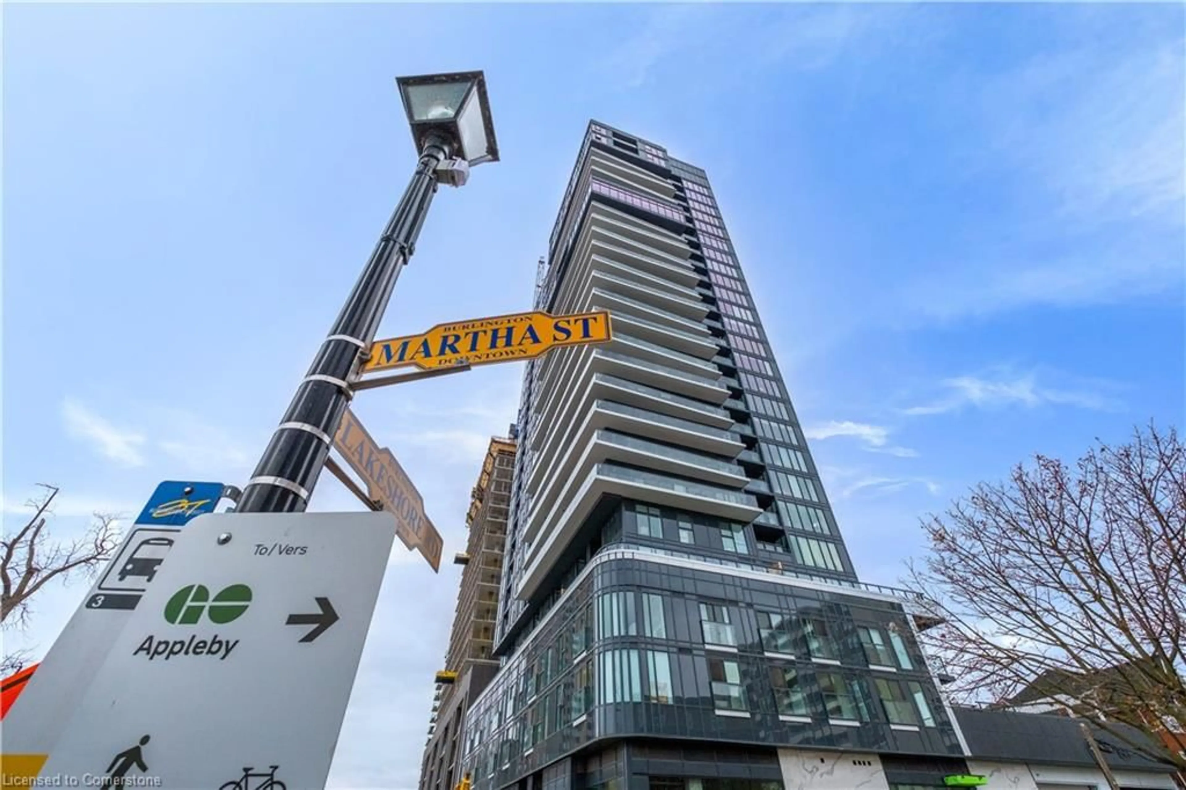Indoor foyer for 370 Martha St #1211, Burlington Ontario L7R 2P7