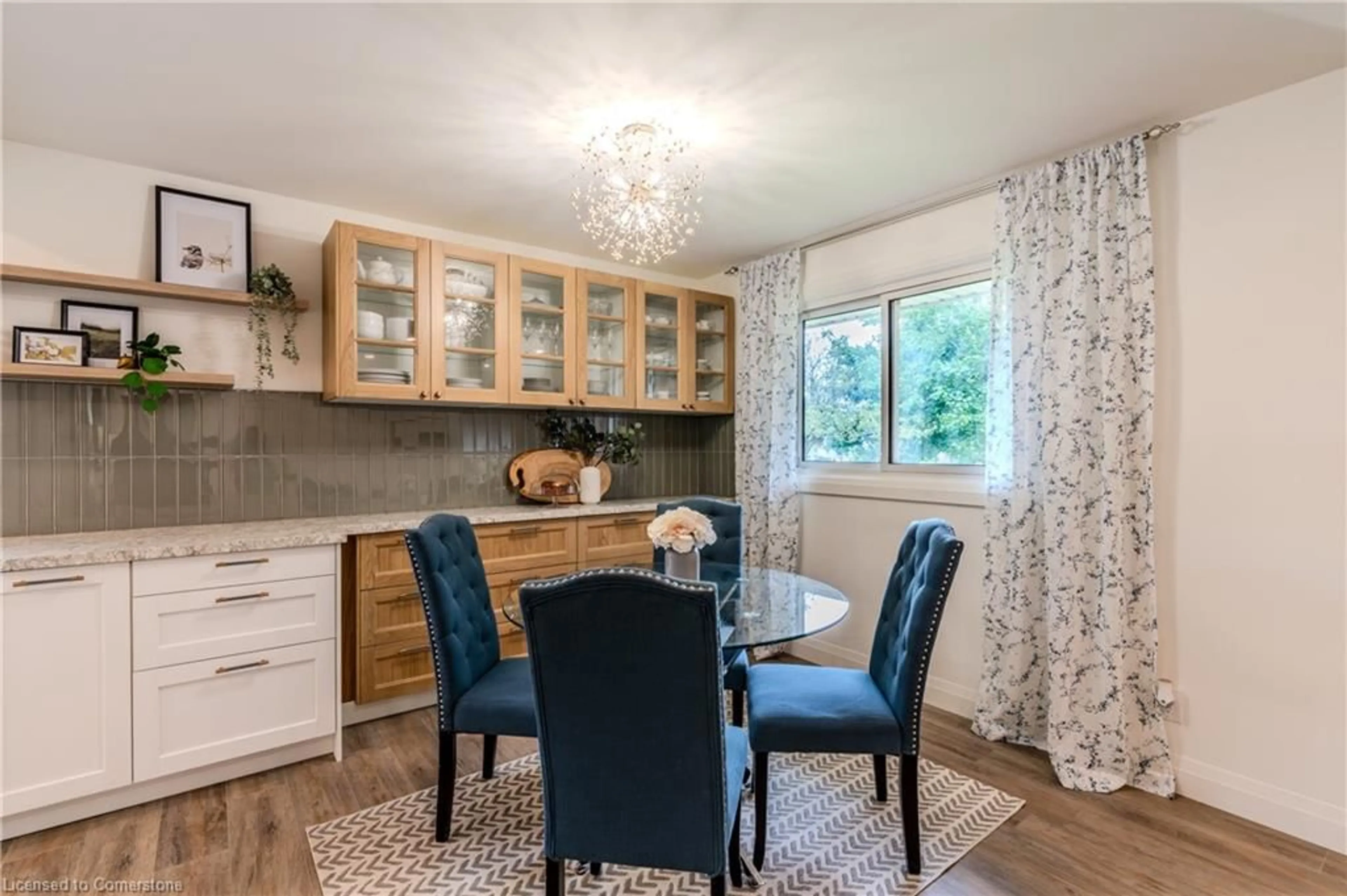 Open concept kitchen, wood/laminate floor for 17 Woodsview Ave, Grimsby Ontario L3M 3S5
