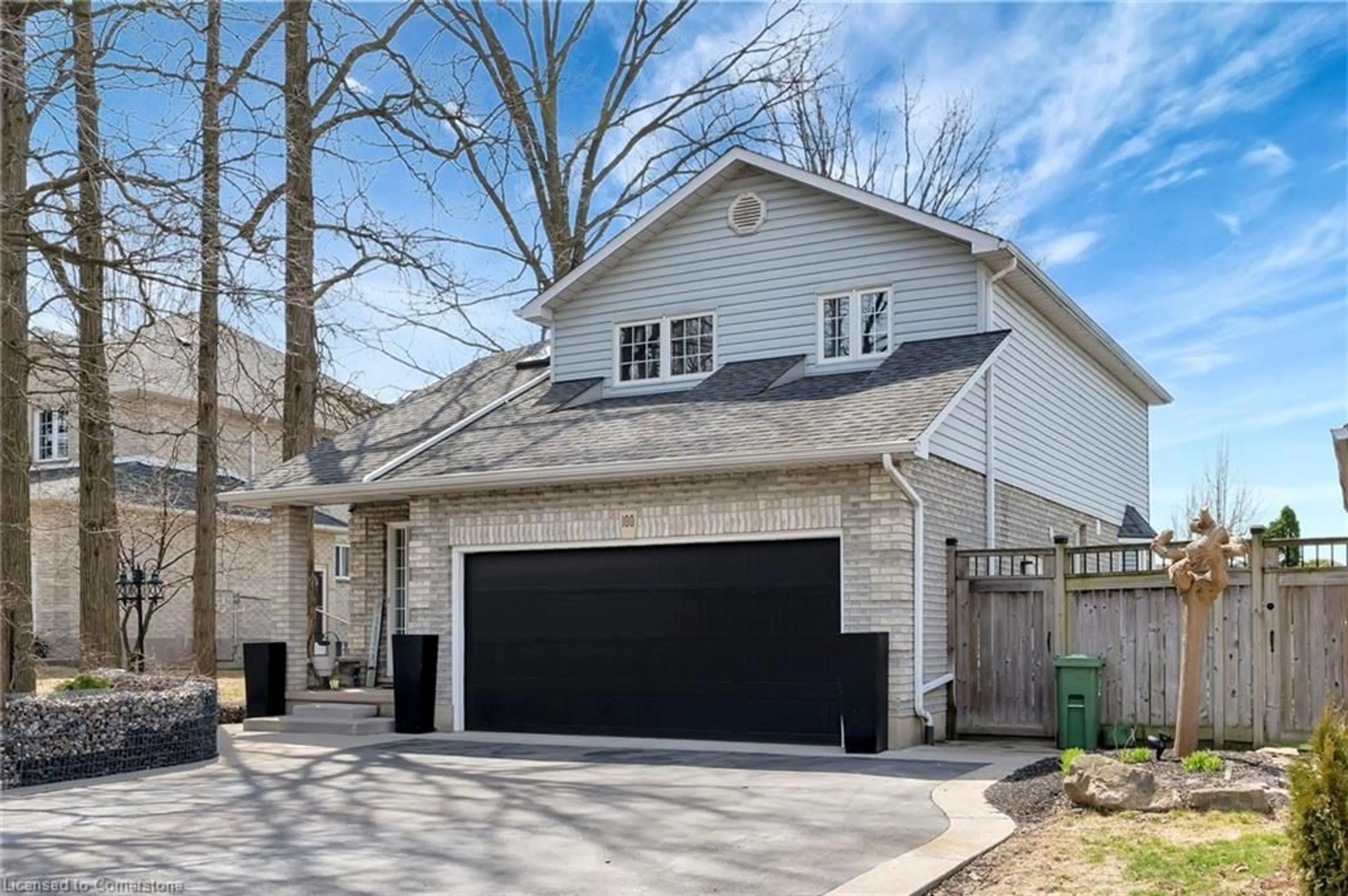 Indoor garage for 100 Stone Church Rd, Hamilton Ontario L9B 1A9