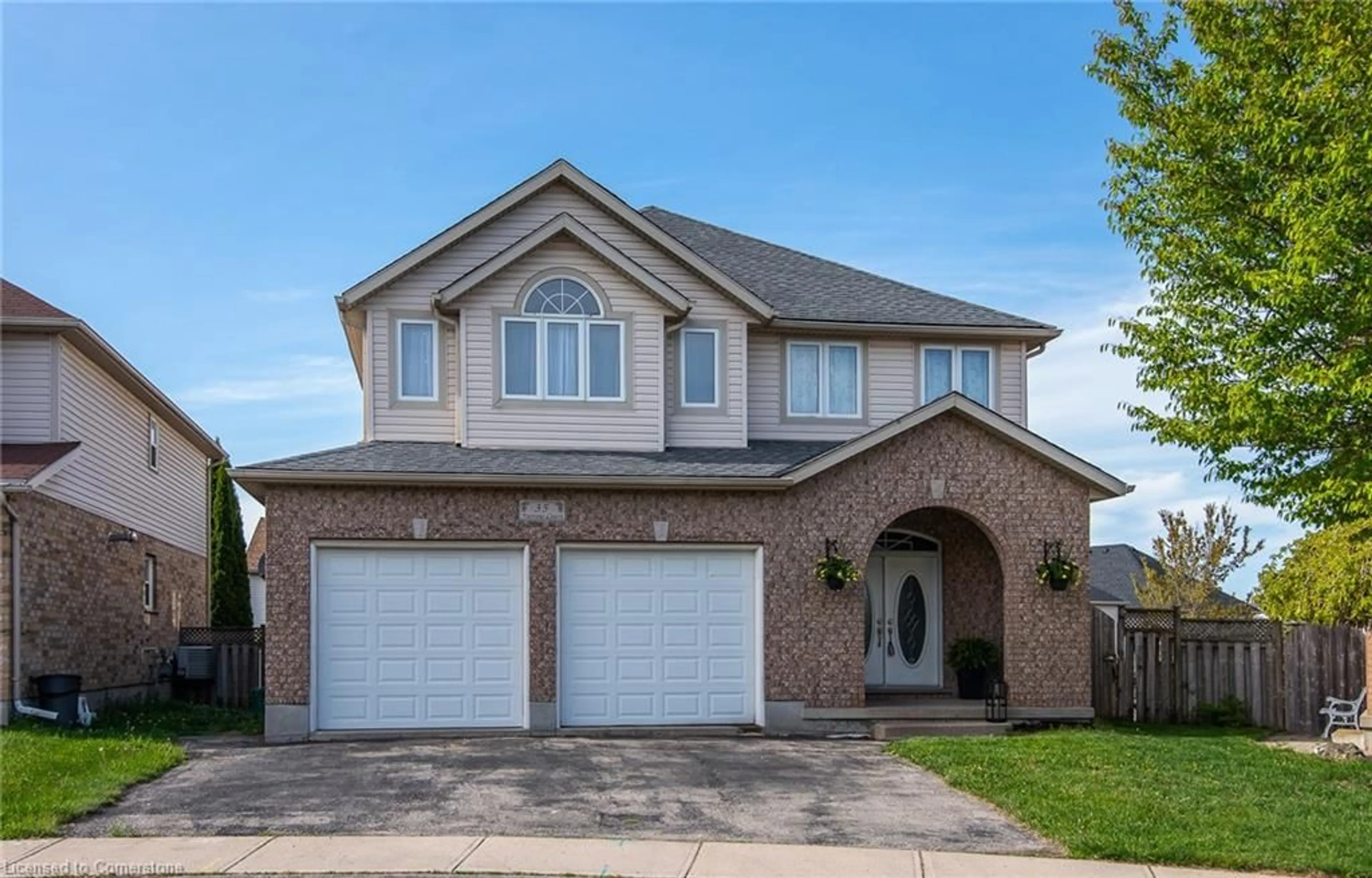 Home with brick exterior material, street for 35 Yarrow Crt, Kitchener Ontario N2E 4C4