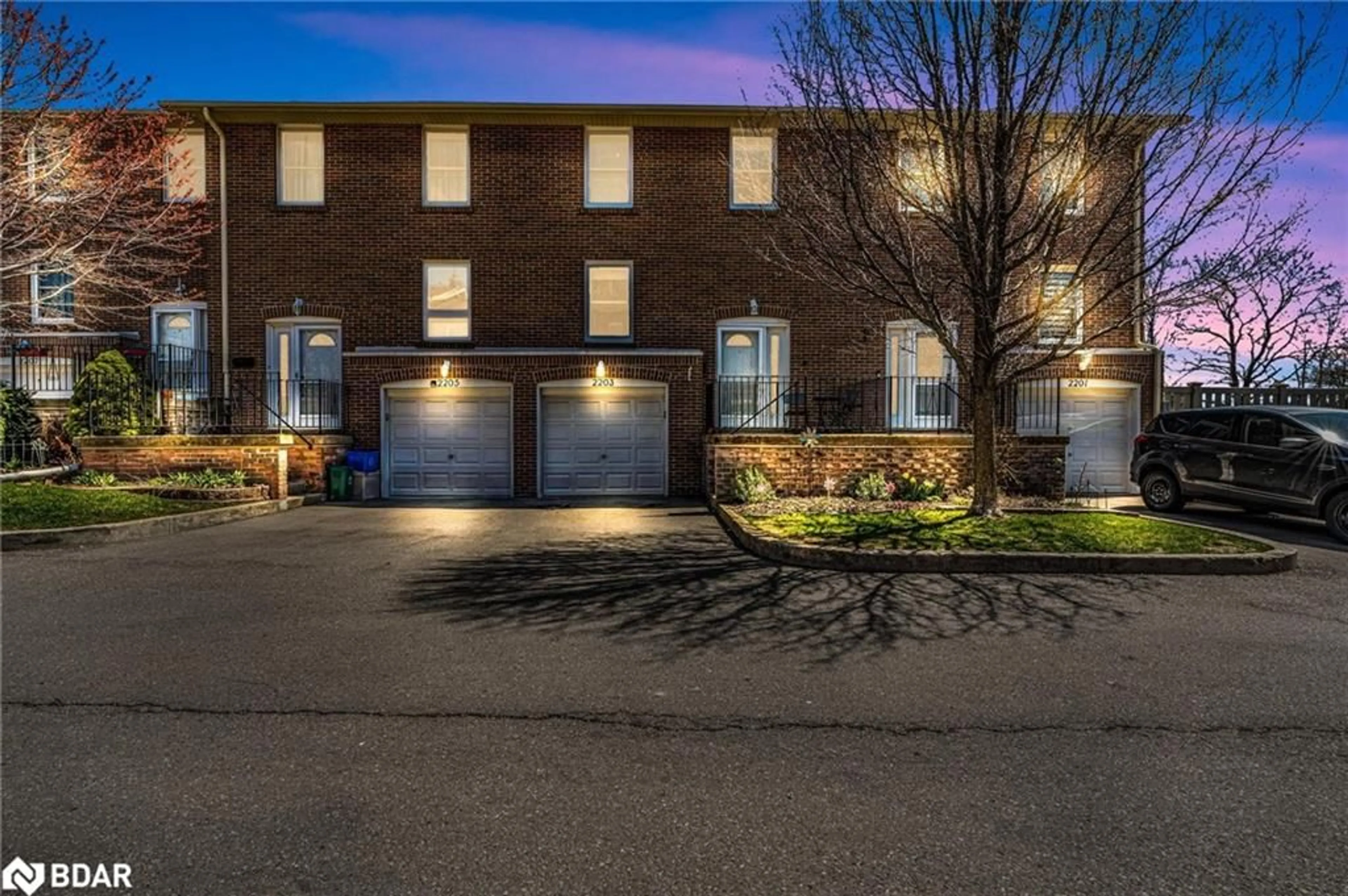 Home with brick exterior material, street for 2203 Mountain Grove Ave, Burlington Ontario L7P 2H8