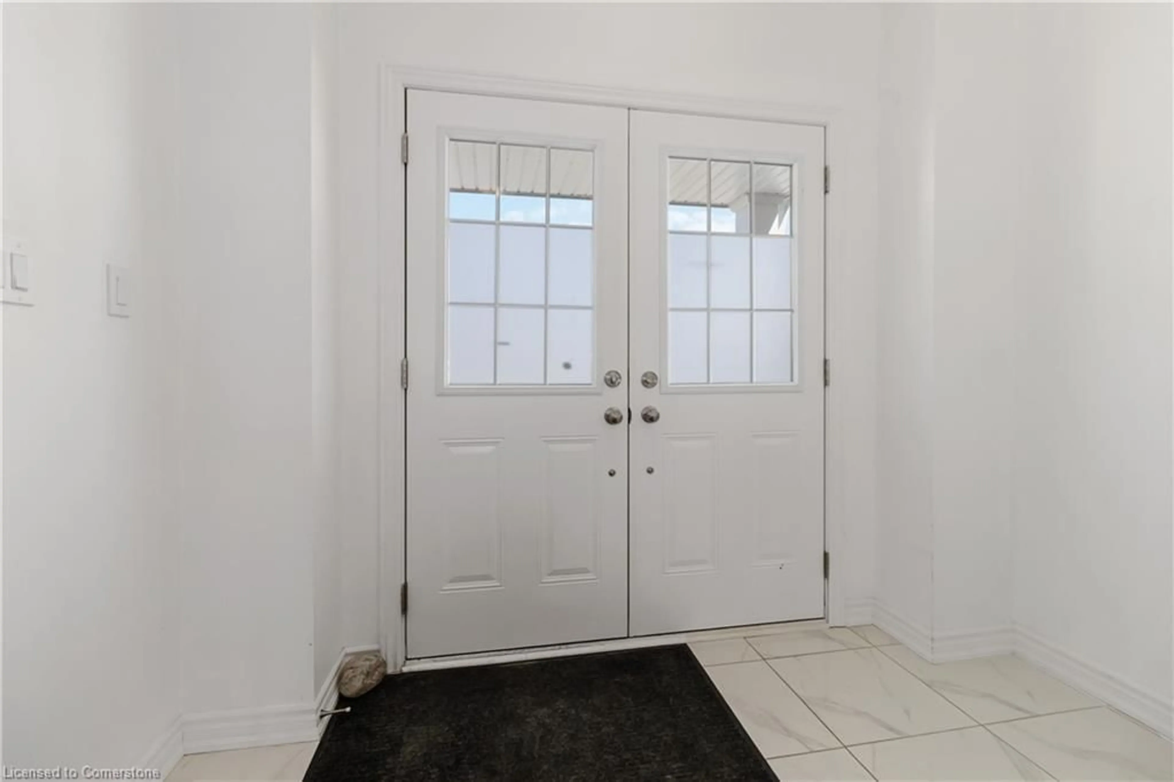 Indoor entryway for 9 Mears Rd, Paris Ontario N3L 0M7