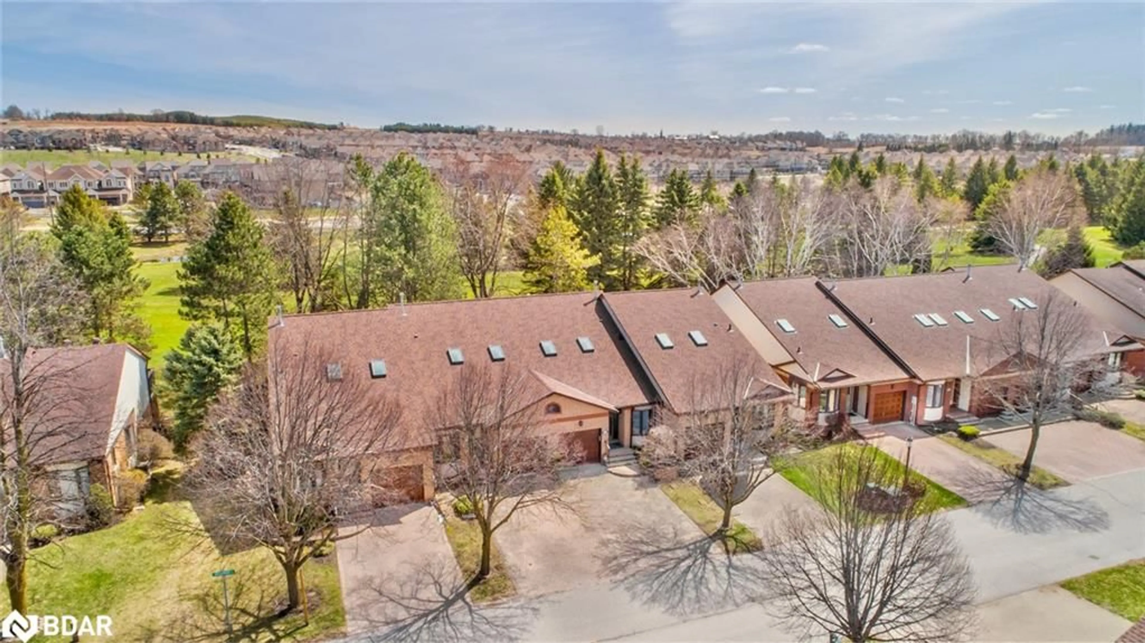 A pic from outside/outdoor area/front of a property/back of a property/a pic from drone, unknown for 130 Green Briar Rd #17, Alliston Ontario L9R 1S2