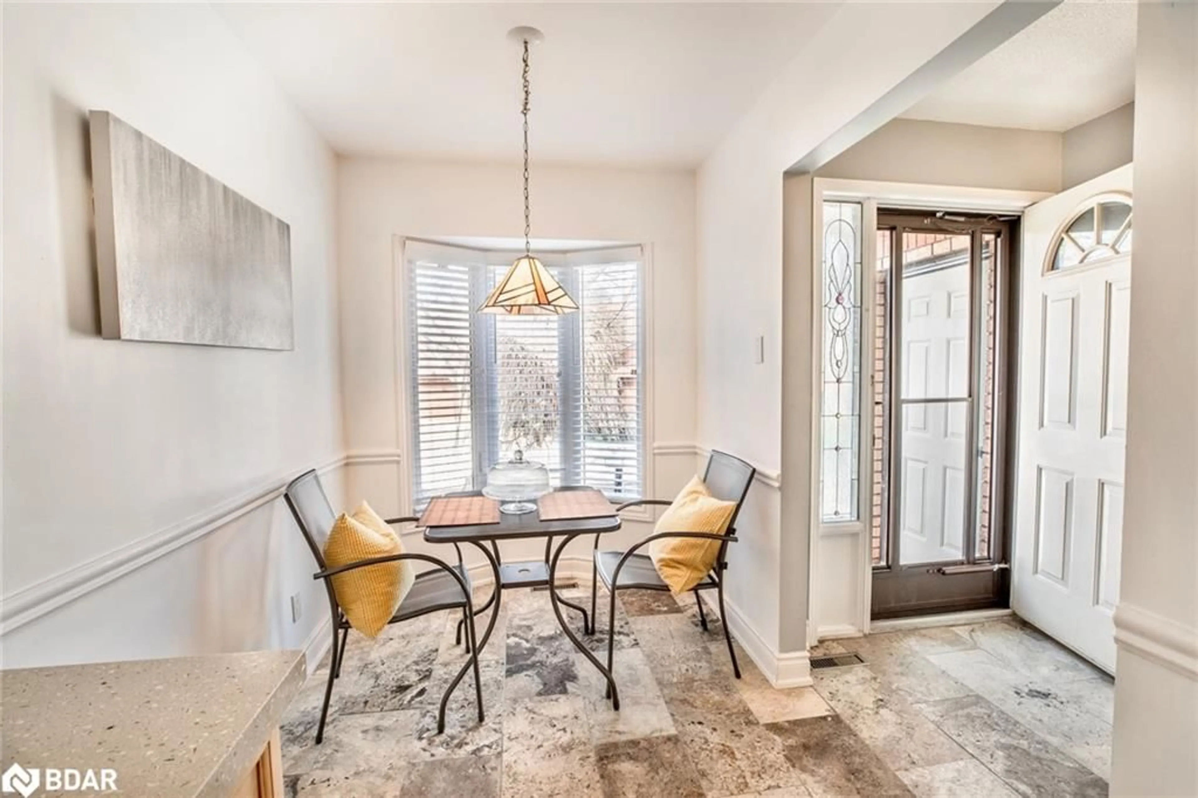 Dining room, ceramic/tile floor for 130 Green Briar Rd #17, Alliston Ontario L9R 1S2