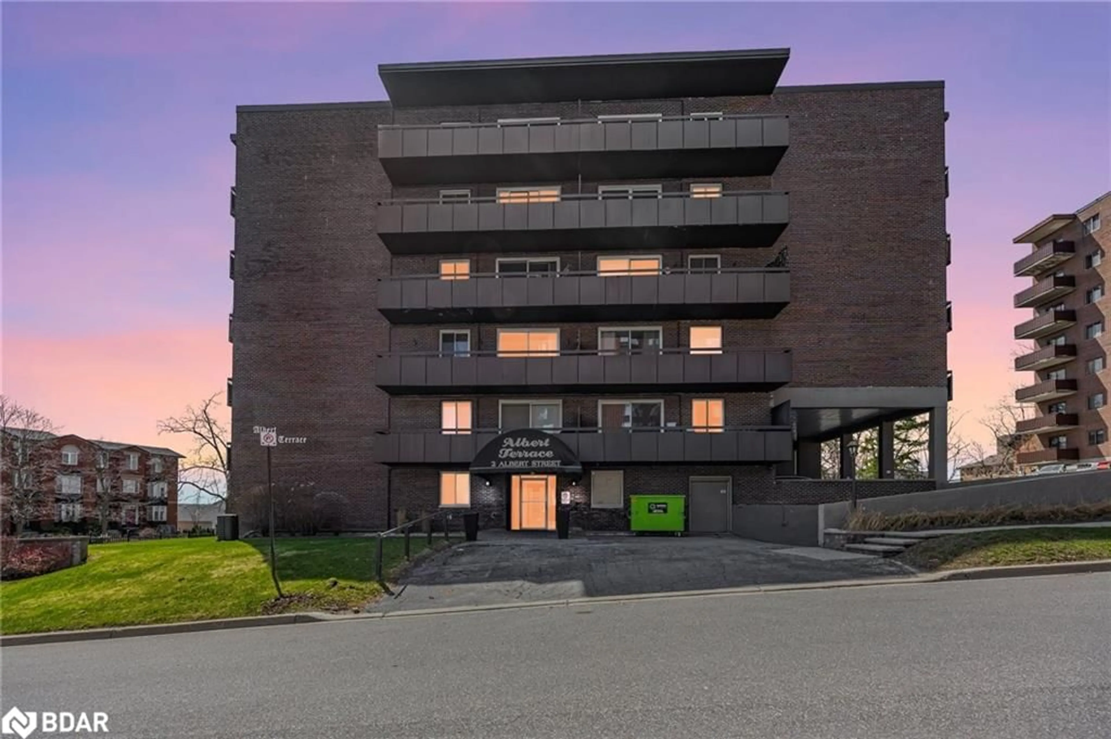 Indoor foyer for 2 Albert St #32, Barrie Ontario L4M 3S4