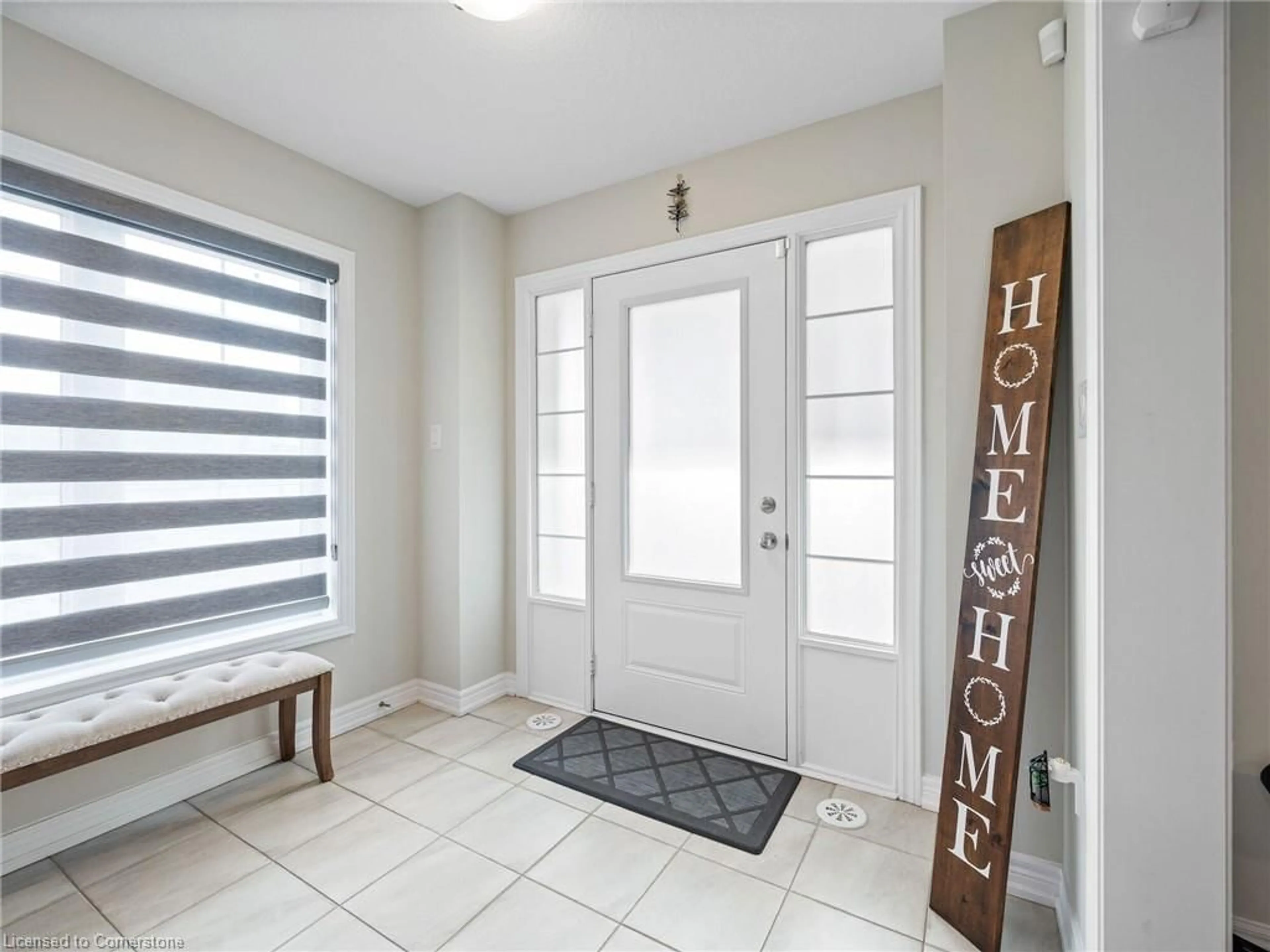 Indoor entryway for 27 Canoe Lane, Hamilton Ontario L8K 0A3