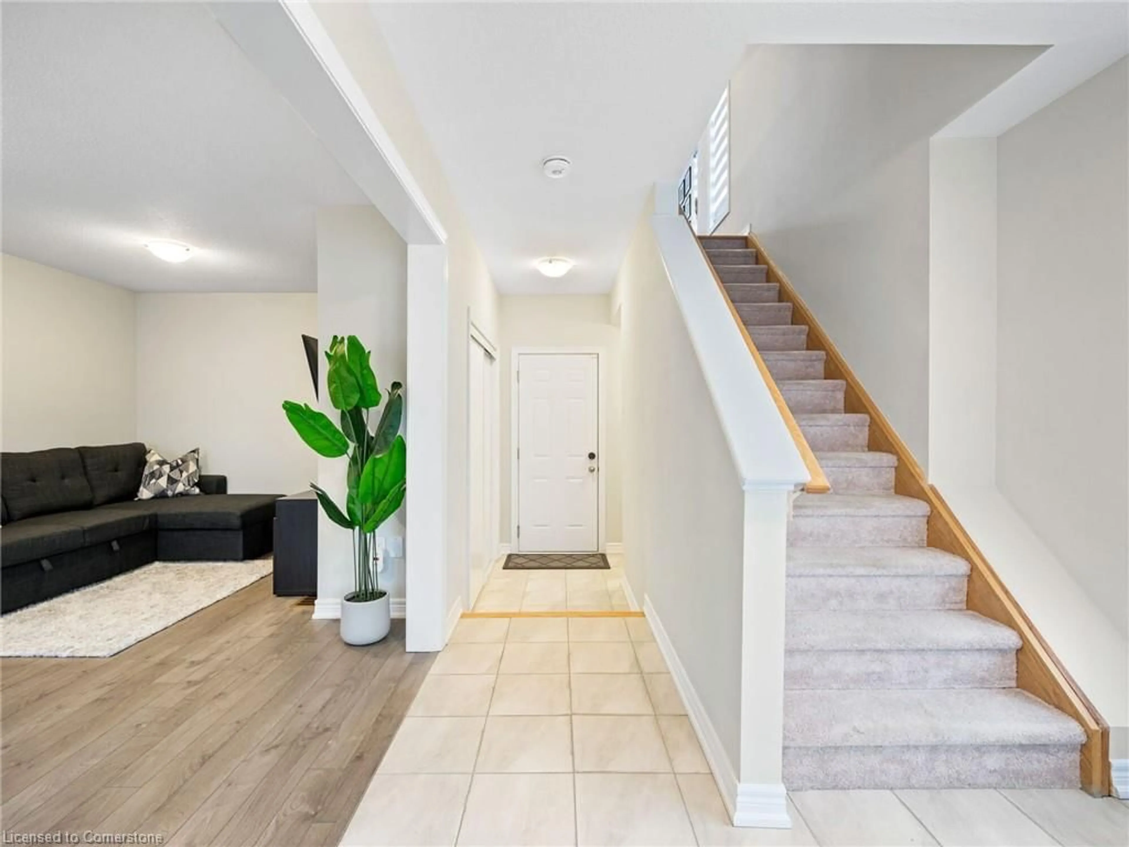 Indoor entryway for 27 Canoe Lane, Hamilton Ontario L8K 0A3