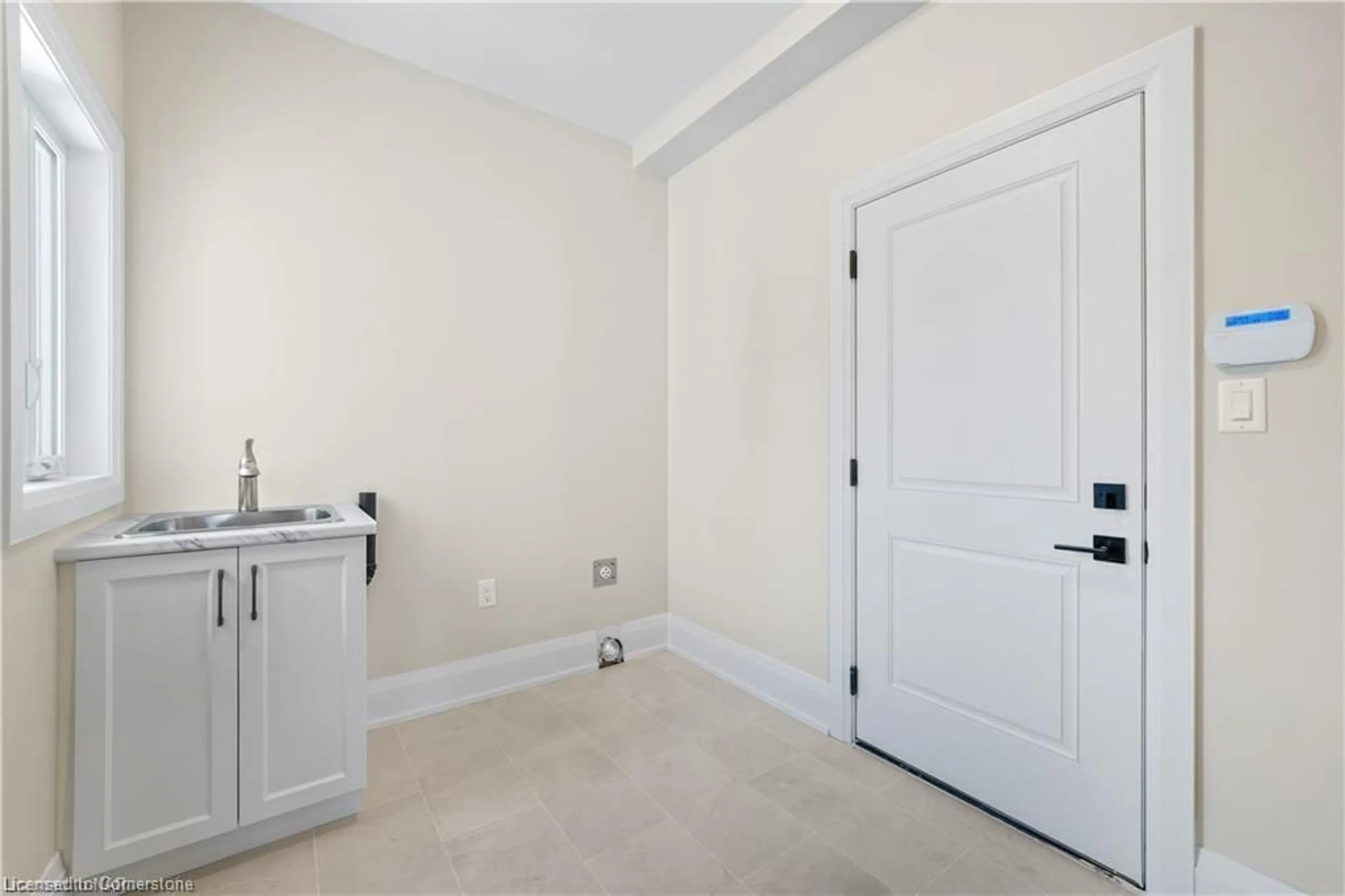A pic of a room for 6140 Curlin Cres, Niagara Falls Ontario L2H 1H4