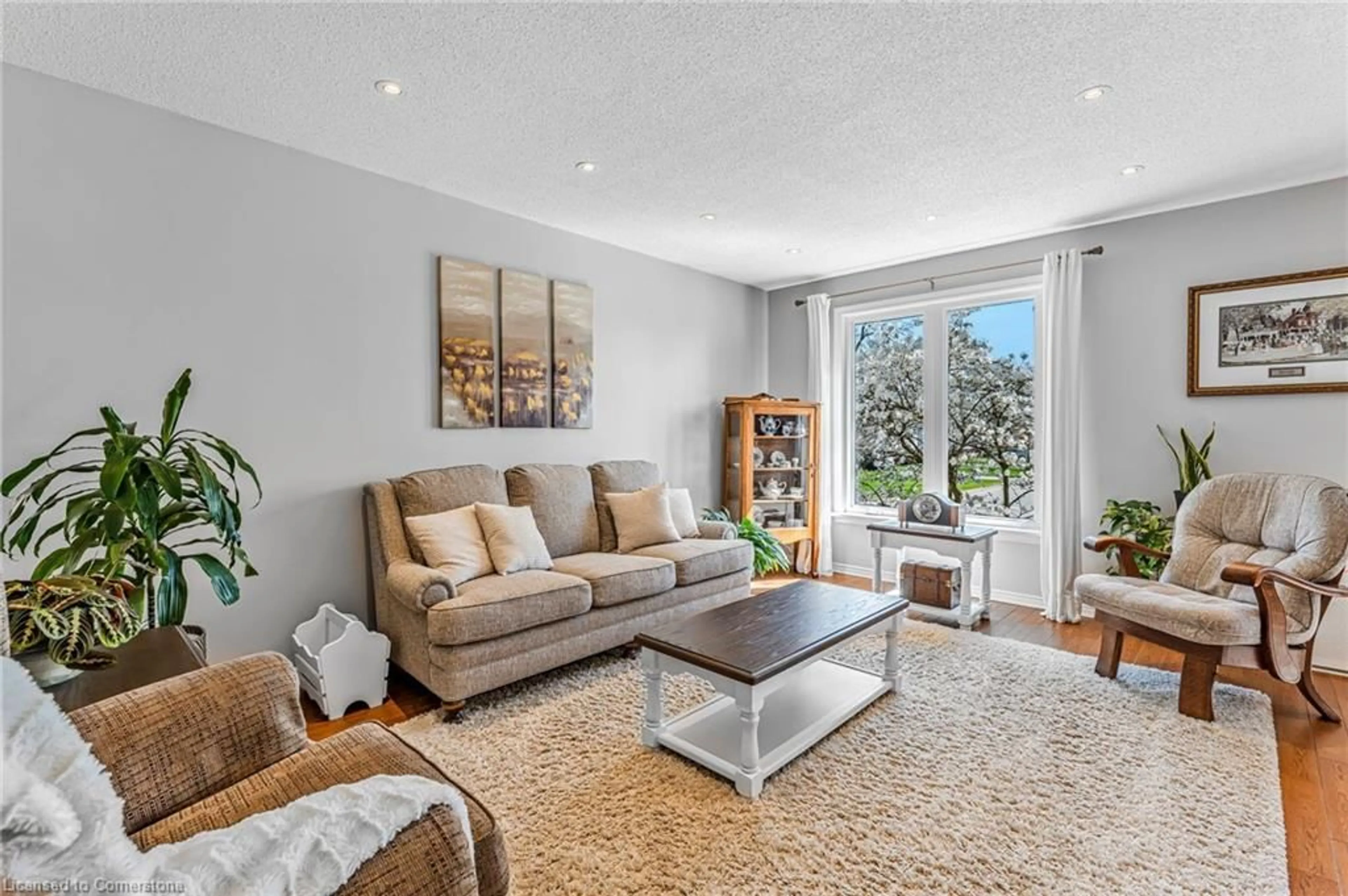 Living room with furniture, unknown for 3954 Old Orchard Way, Vineland Ontario L0R 2C0
