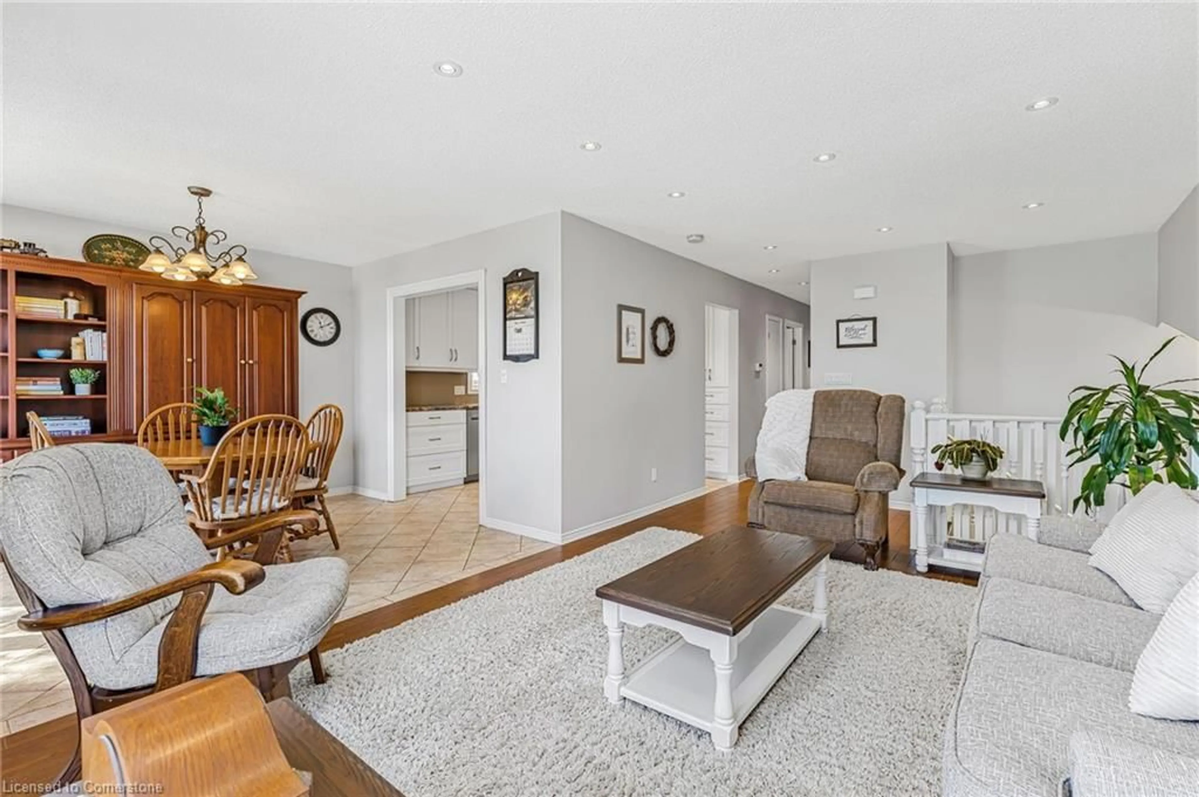Living room with furniture, unknown for 3954 Old Orchard Way, Vineland Ontario L0R 2C0