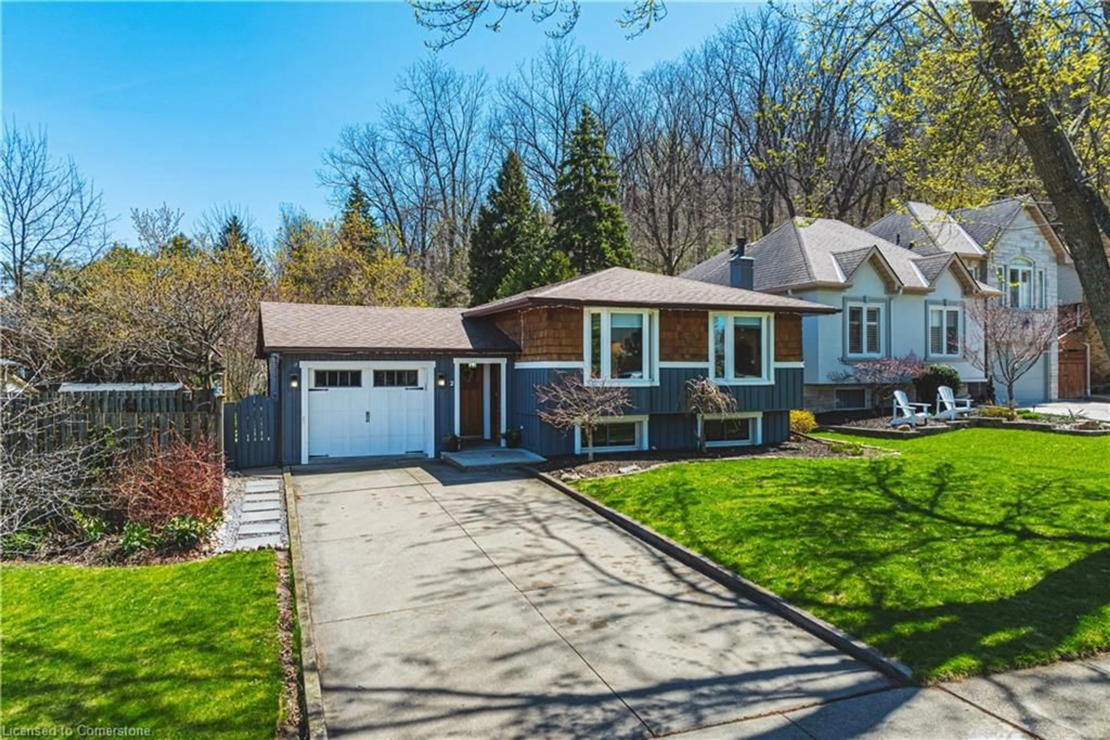 Home with brick exterior material, street for 2 Lindsay Crt, Stoney Creek Ontario L8G 2Y8
