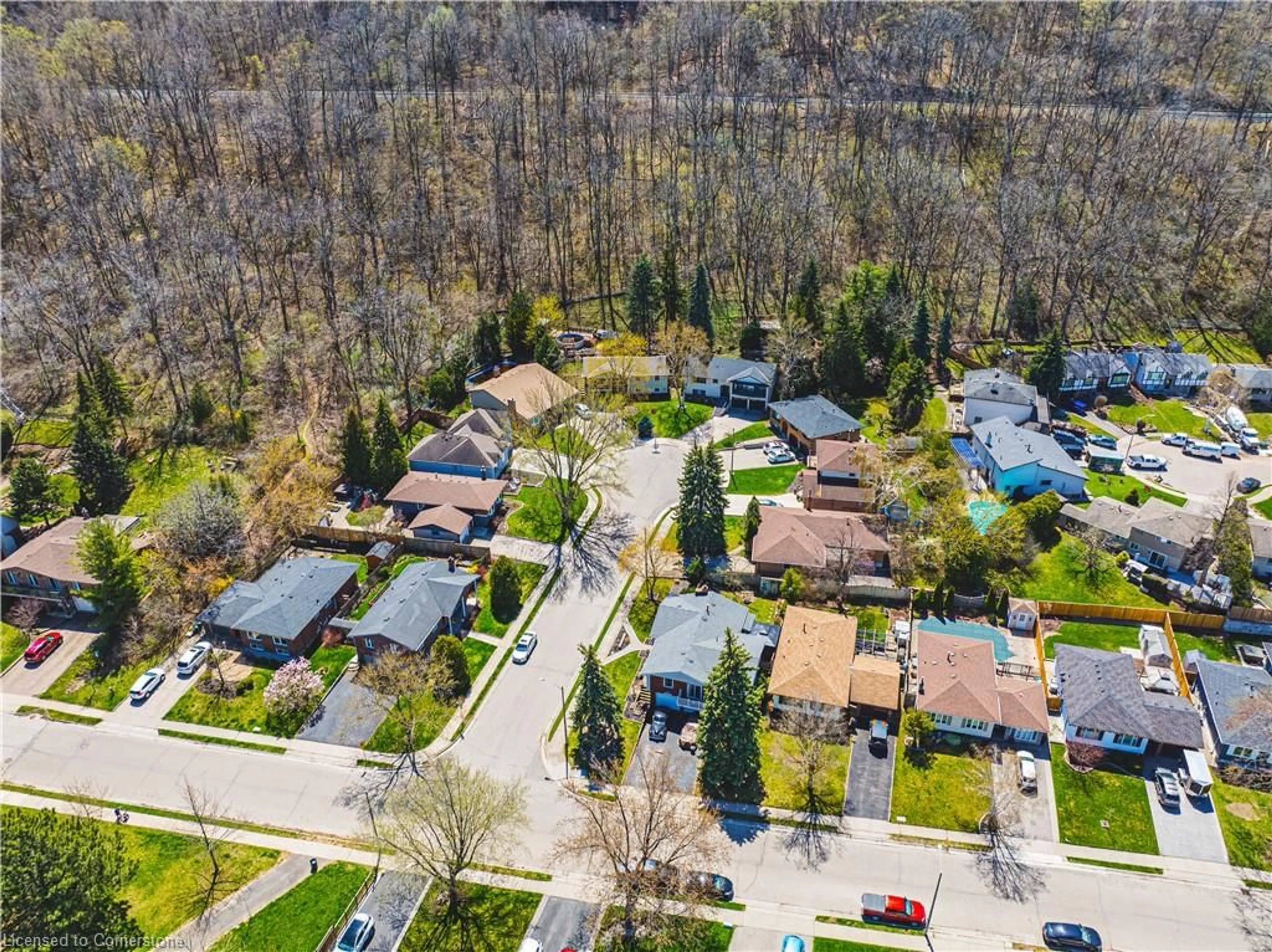A pic from outside/outdoor area/front of a property/back of a property/a pic from drone, street for 2 Lindsay Crt, Stoney Creek Ontario L8G 2Y8