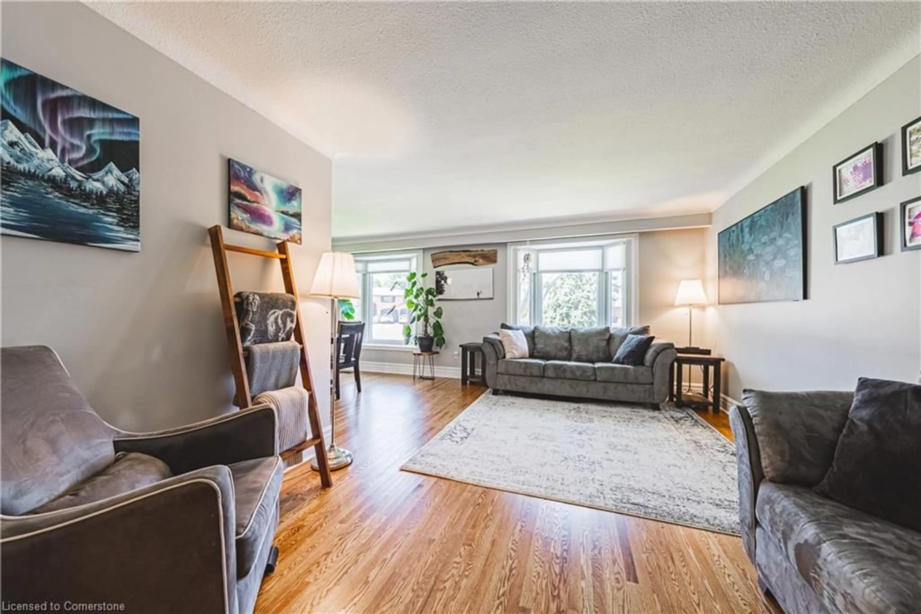Living room with furniture, unknown for 2 Lindsay Crt, Stoney Creek Ontario L8G 2Y8