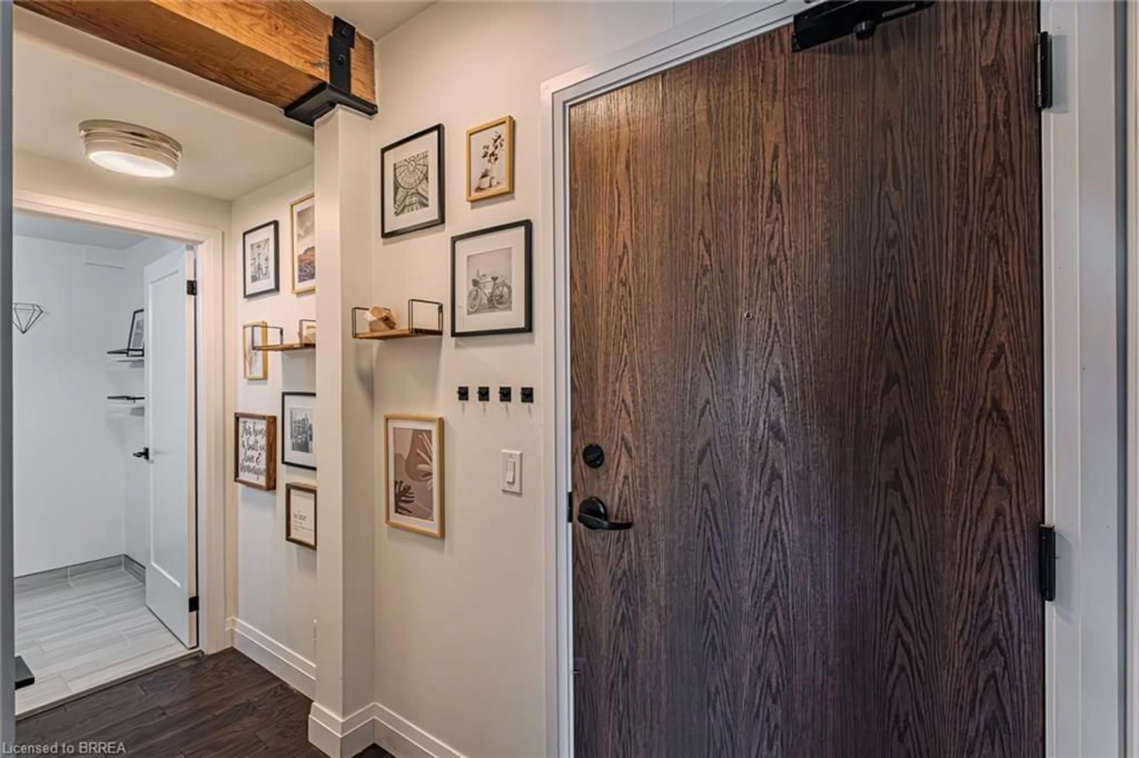 Indoor entryway for 19 Guelph Ave #105, Cambridge Ontario N3C 1A2