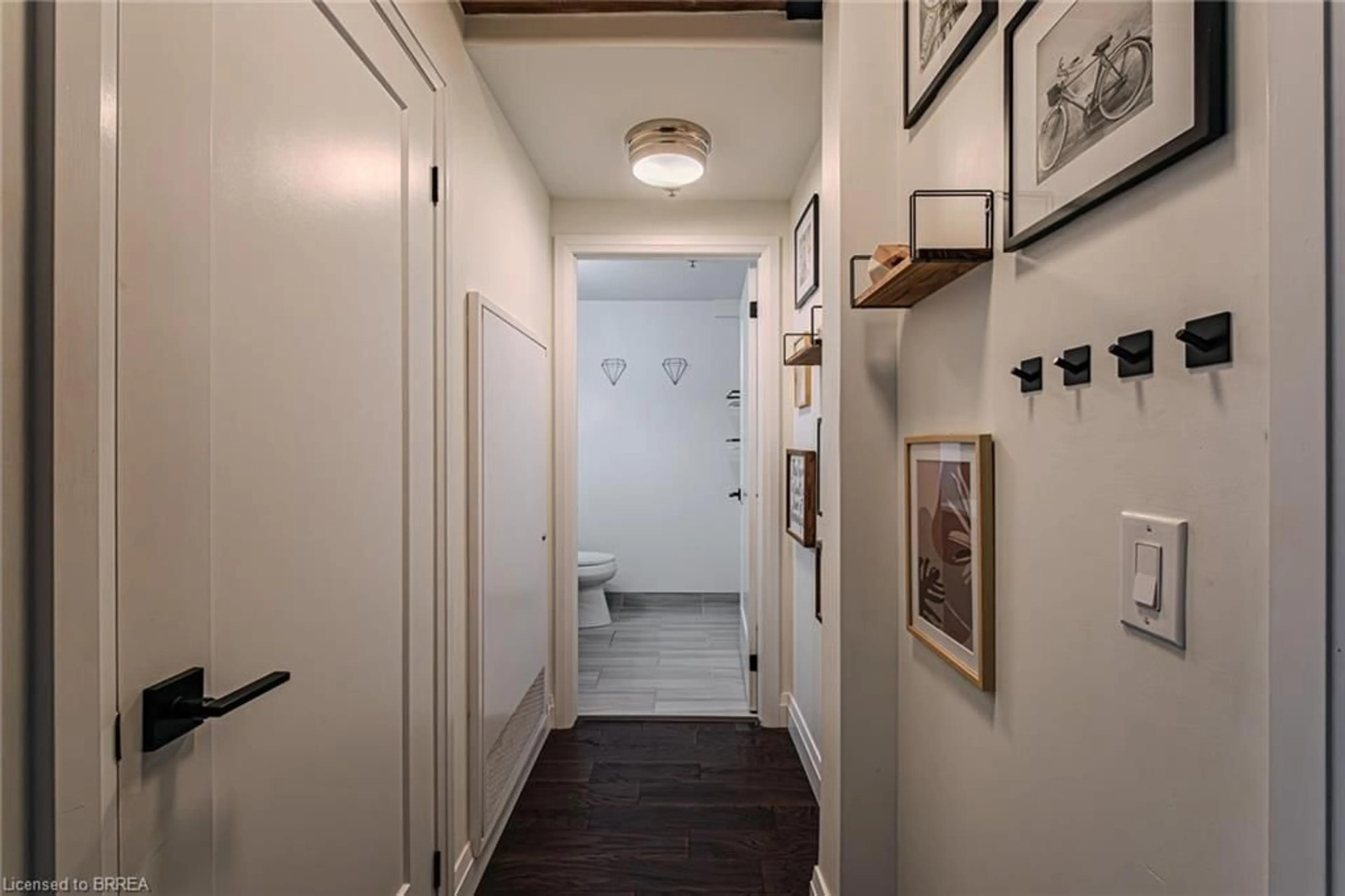 Indoor entryway for 19 Guelph Ave #105, Cambridge Ontario N3C 1A2