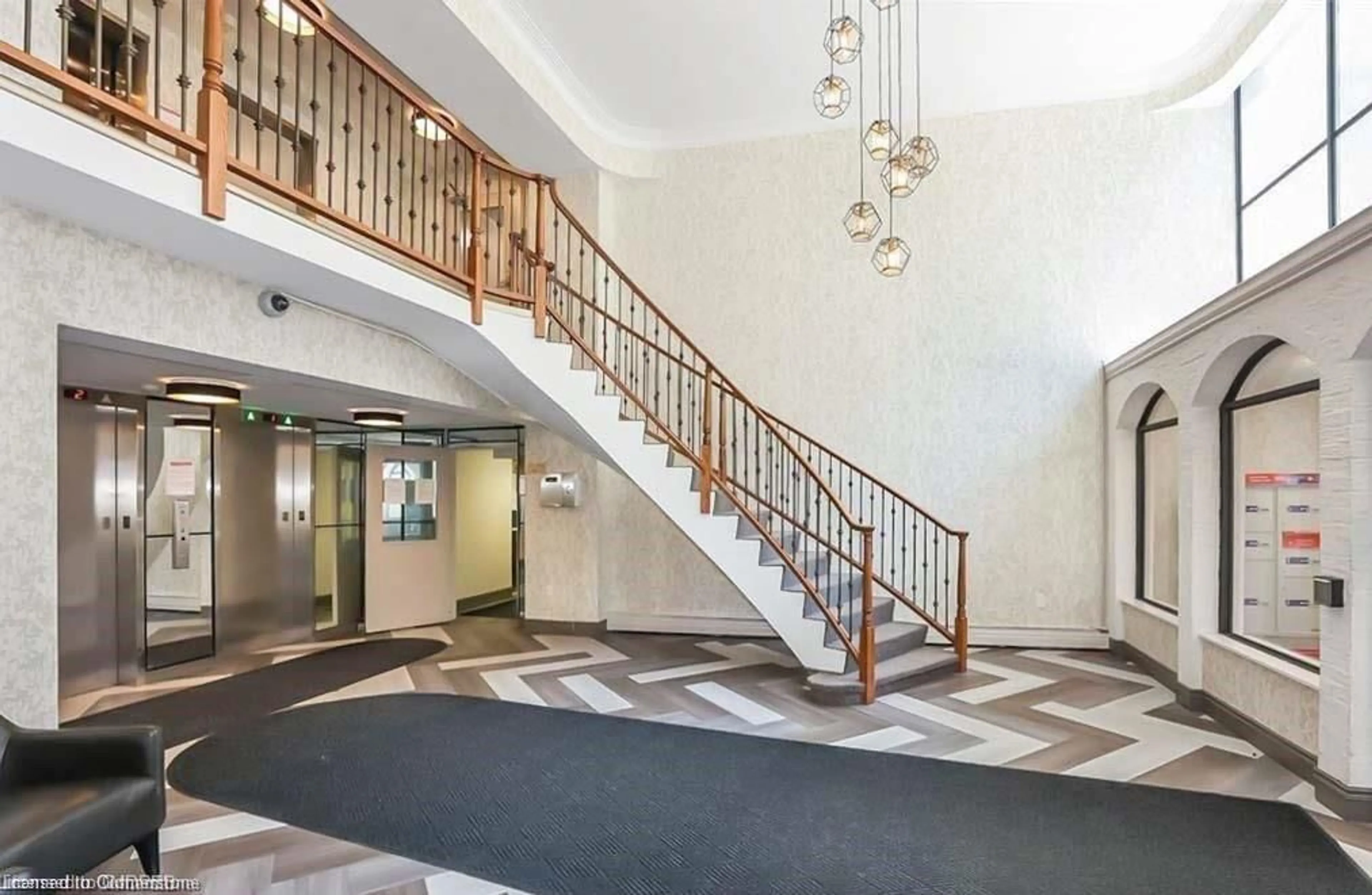 Indoor foyer for 359 Geneva St #810, St. Catharines Ontario L2N 2G5