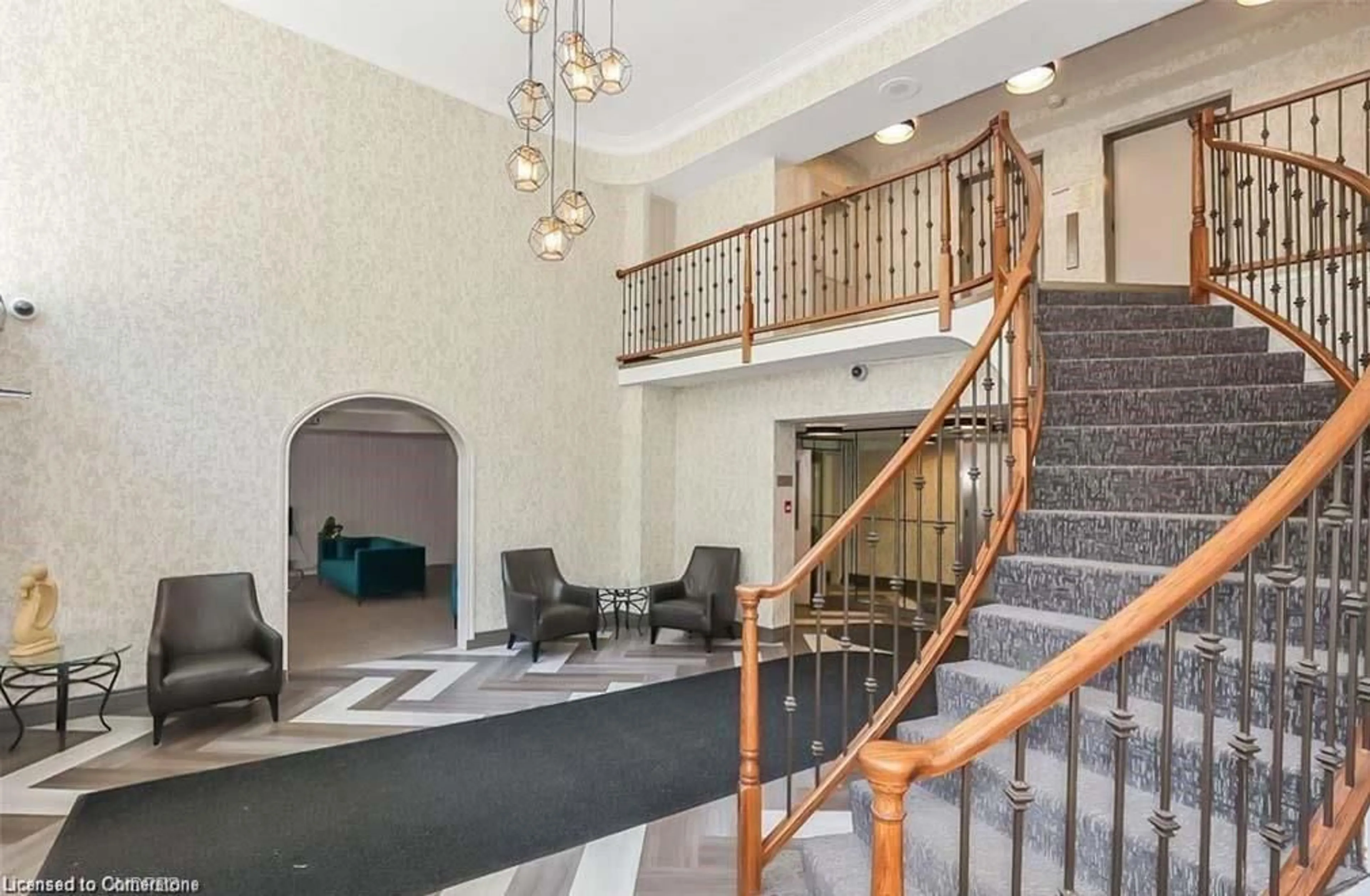 Indoor foyer for 359 Geneva St #810, St. Catharines Ontario L2N 2G5