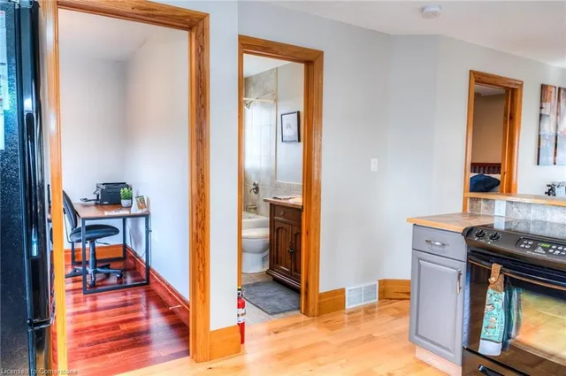 Additional property image - 46 2 Ave