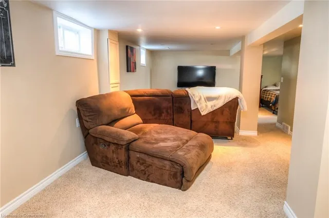 Additional property image - 46 2 Ave