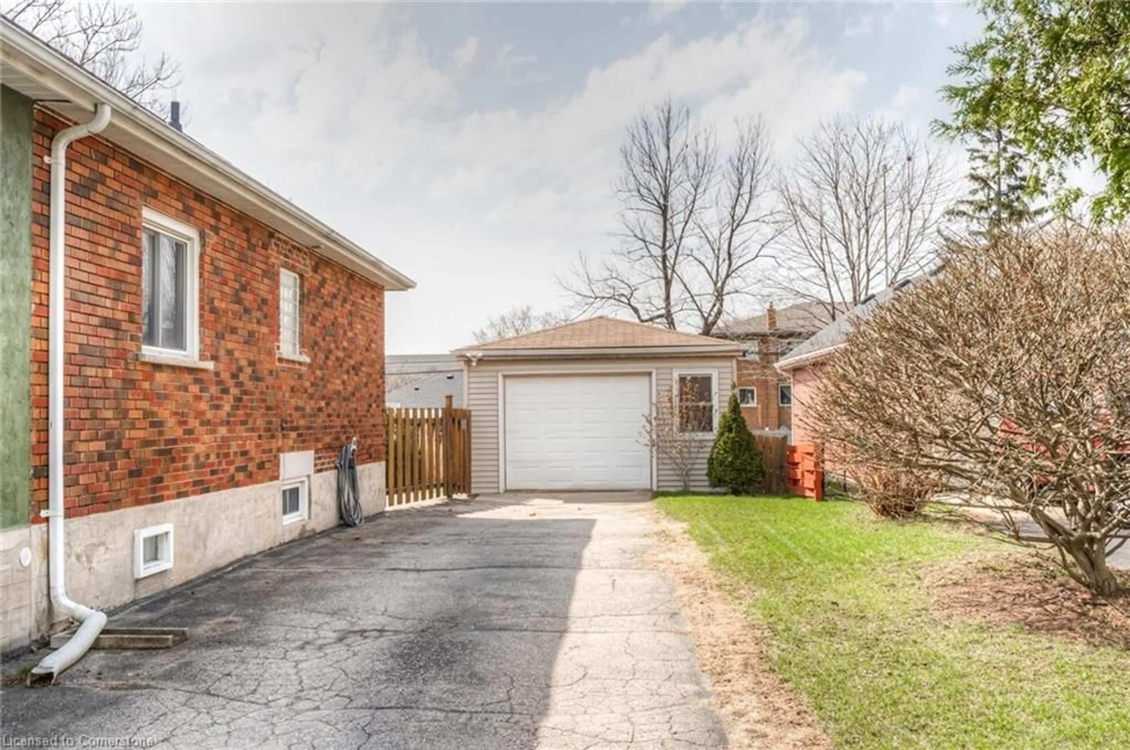 Home with brick exterior material, street for 46 2 Ave, Kitchener Ontario N2C 1N5