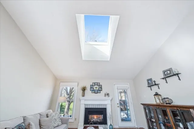 Additional property image - 5 Quinte Cres Unit 2