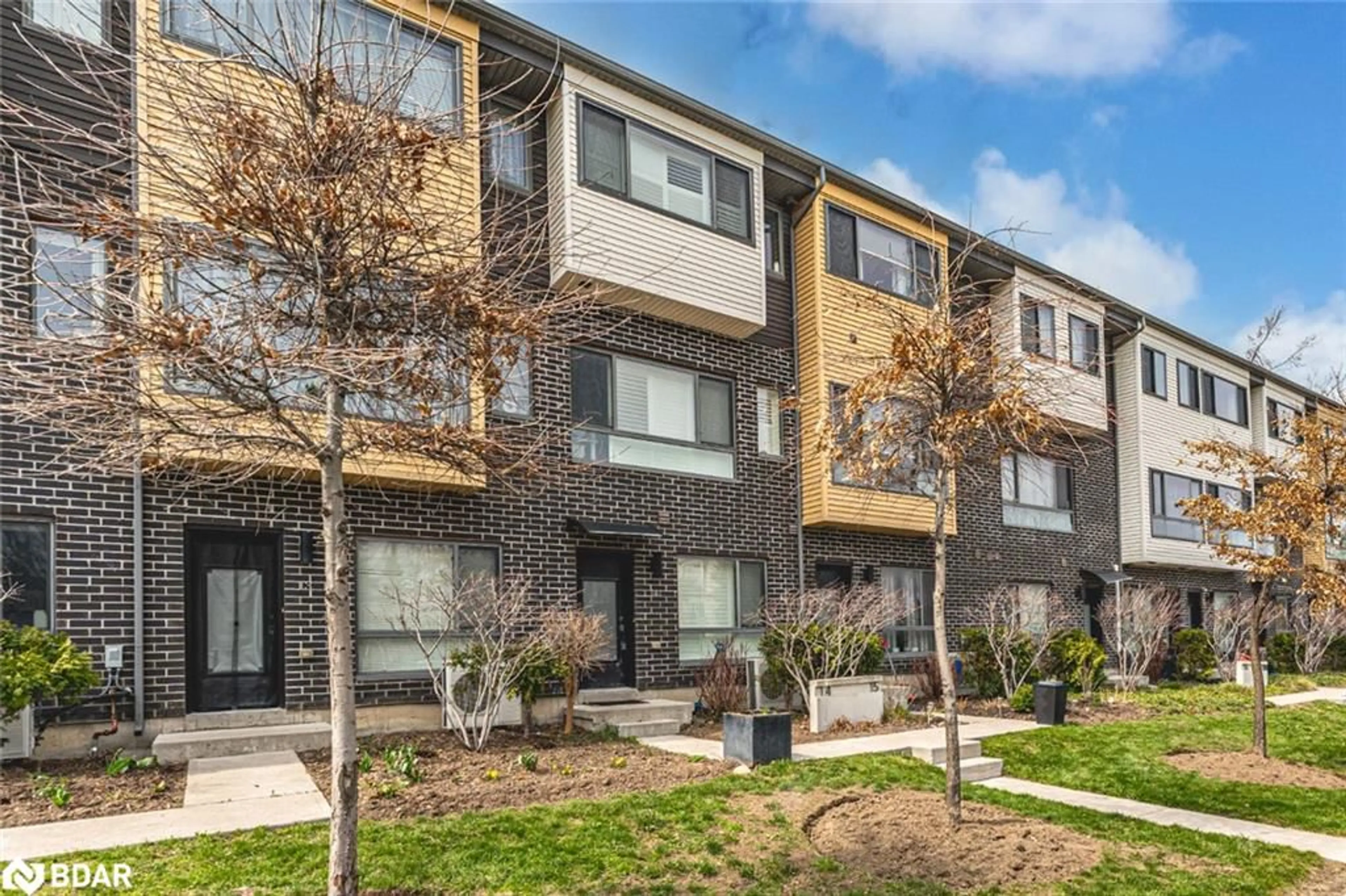 Patio, street for 369 Essa Road #14, Barrie Ontario L4N 9C8
