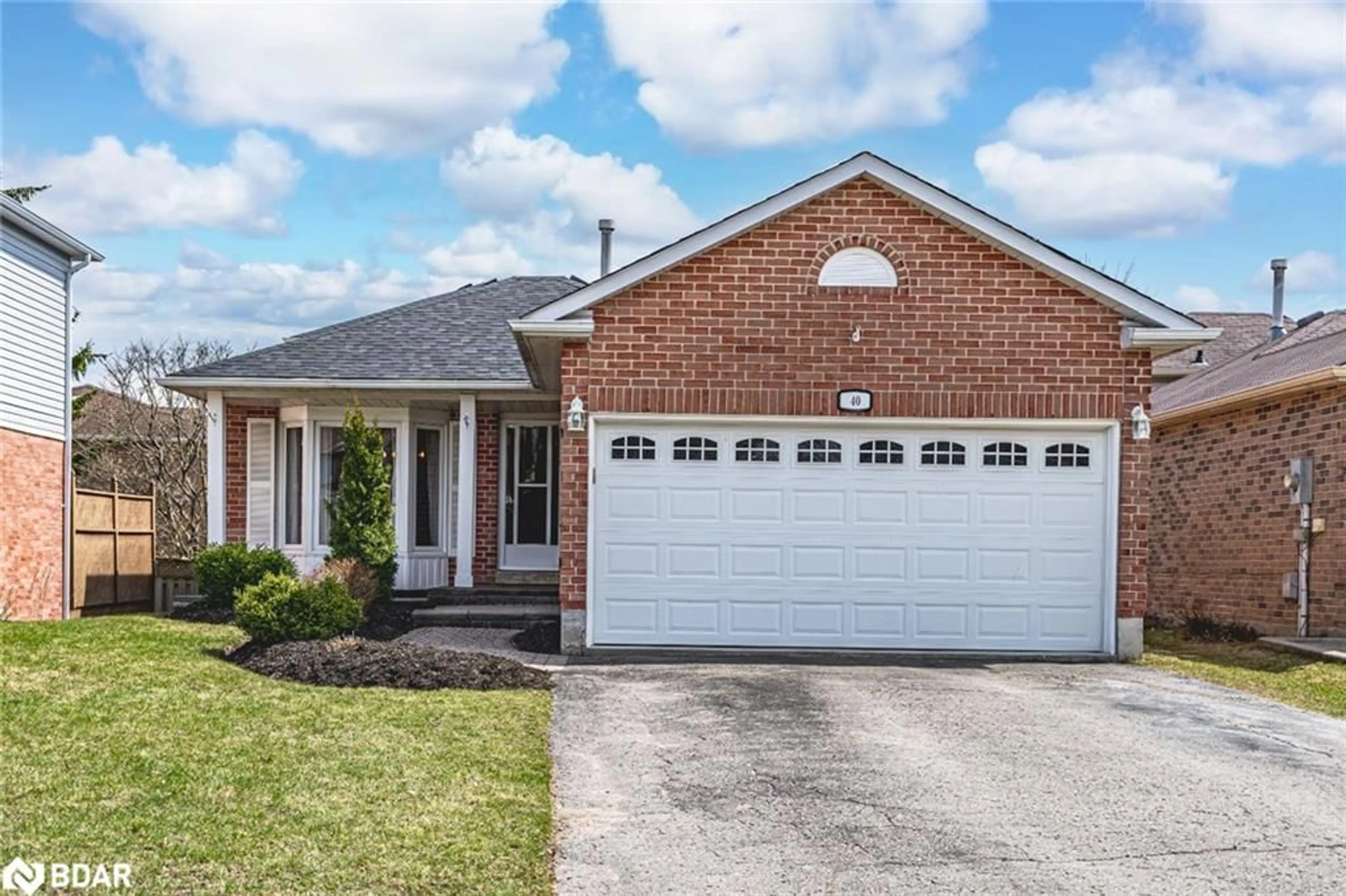 Home with brick exterior material, street for 40 Grasett Cres, Barrie Ontario L4N 6Z6
