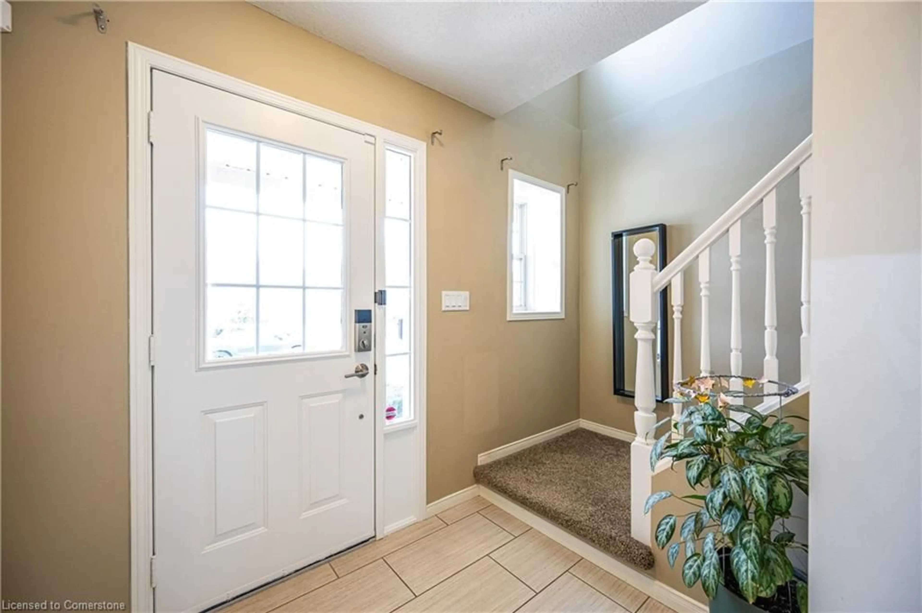 Indoor entryway for 659 Bonavista Dr, Waterloo Ontario N2K 4E9