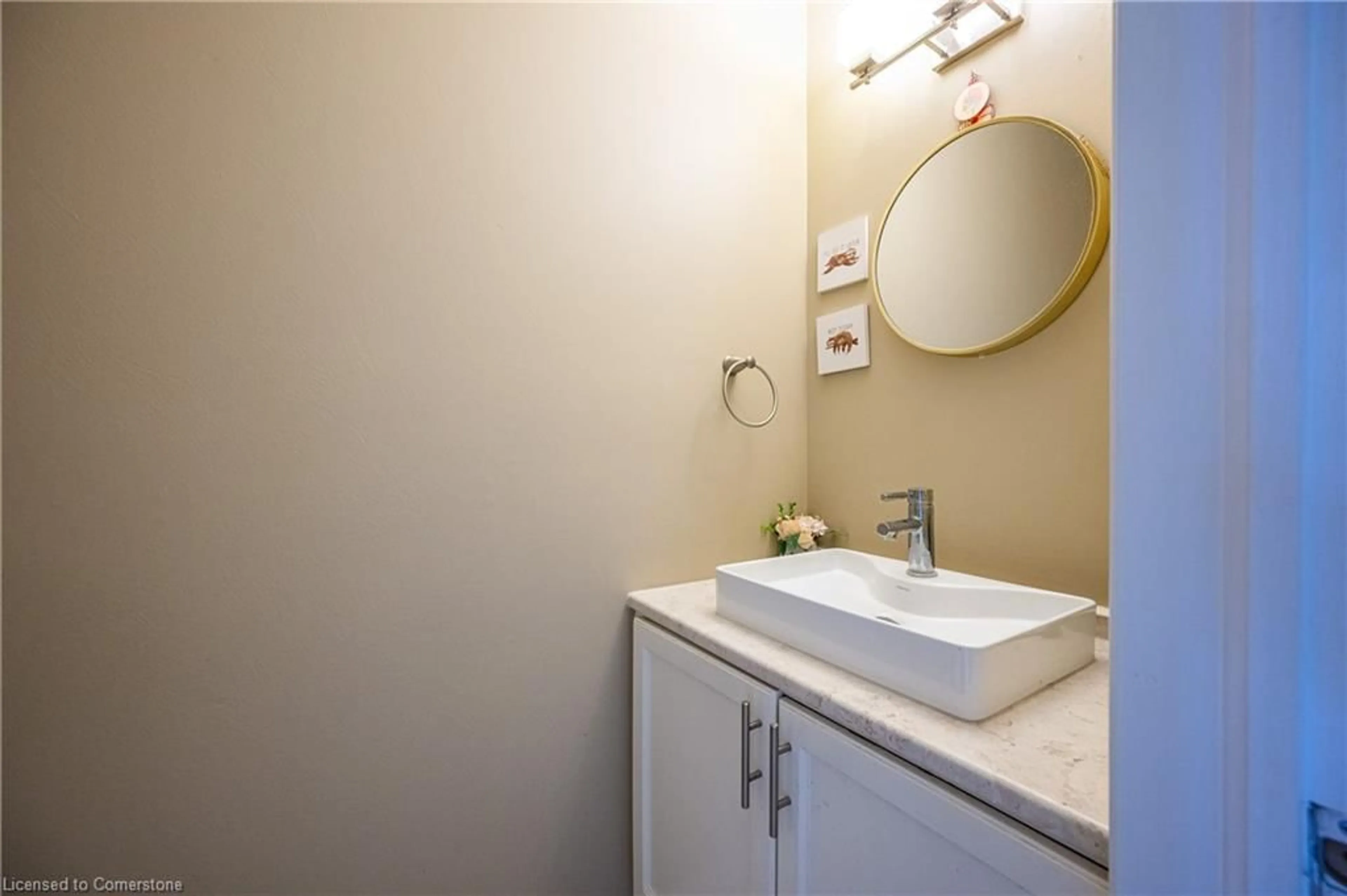 Standard bathroom, ceramic/tile floor for 659 Bonavista Dr, Waterloo Ontario N2K 4E9