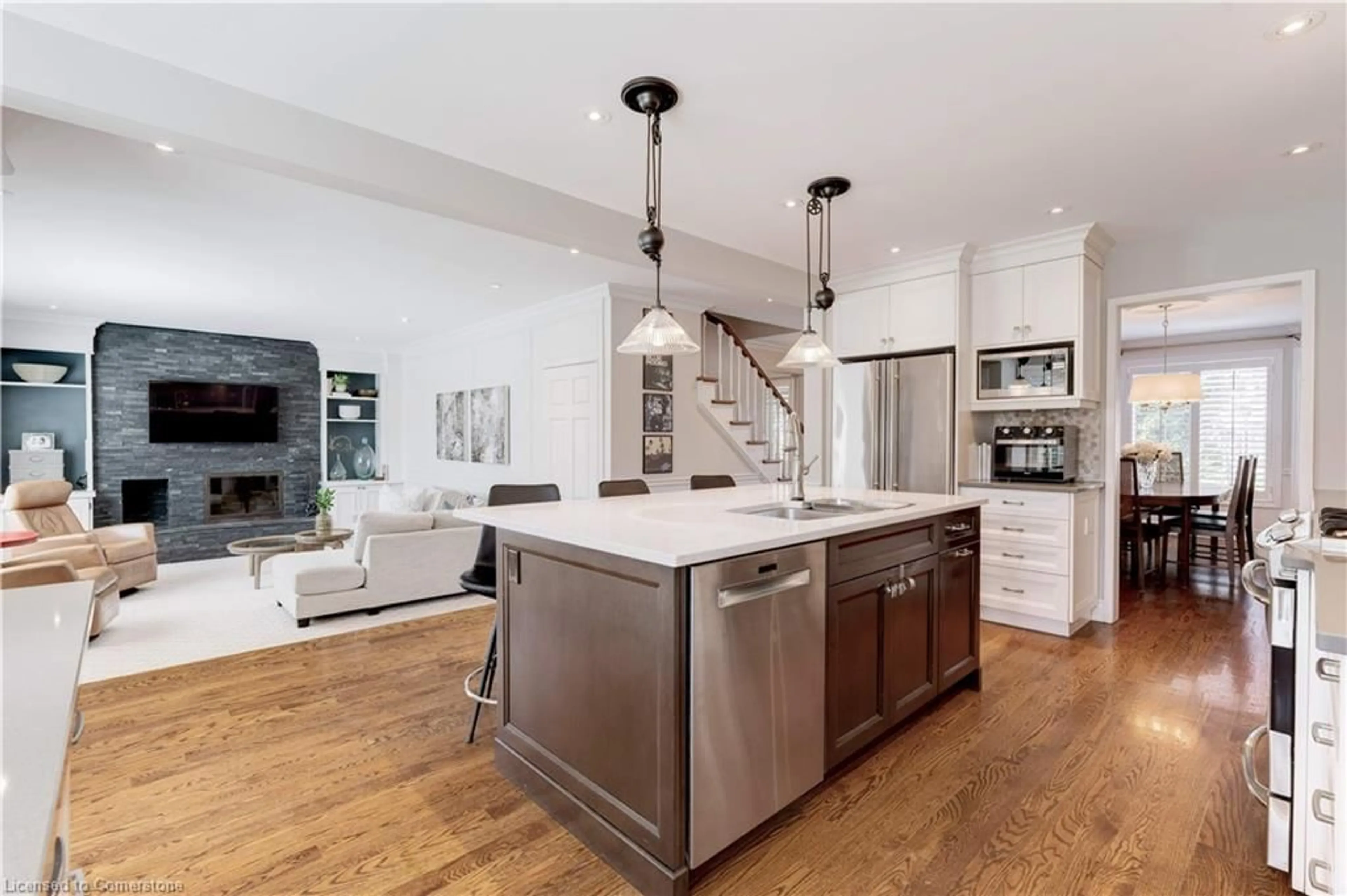 Open concept kitchen, unknown for 4302 Shoreacres Pl, Burlington Ontario L7L 5N1