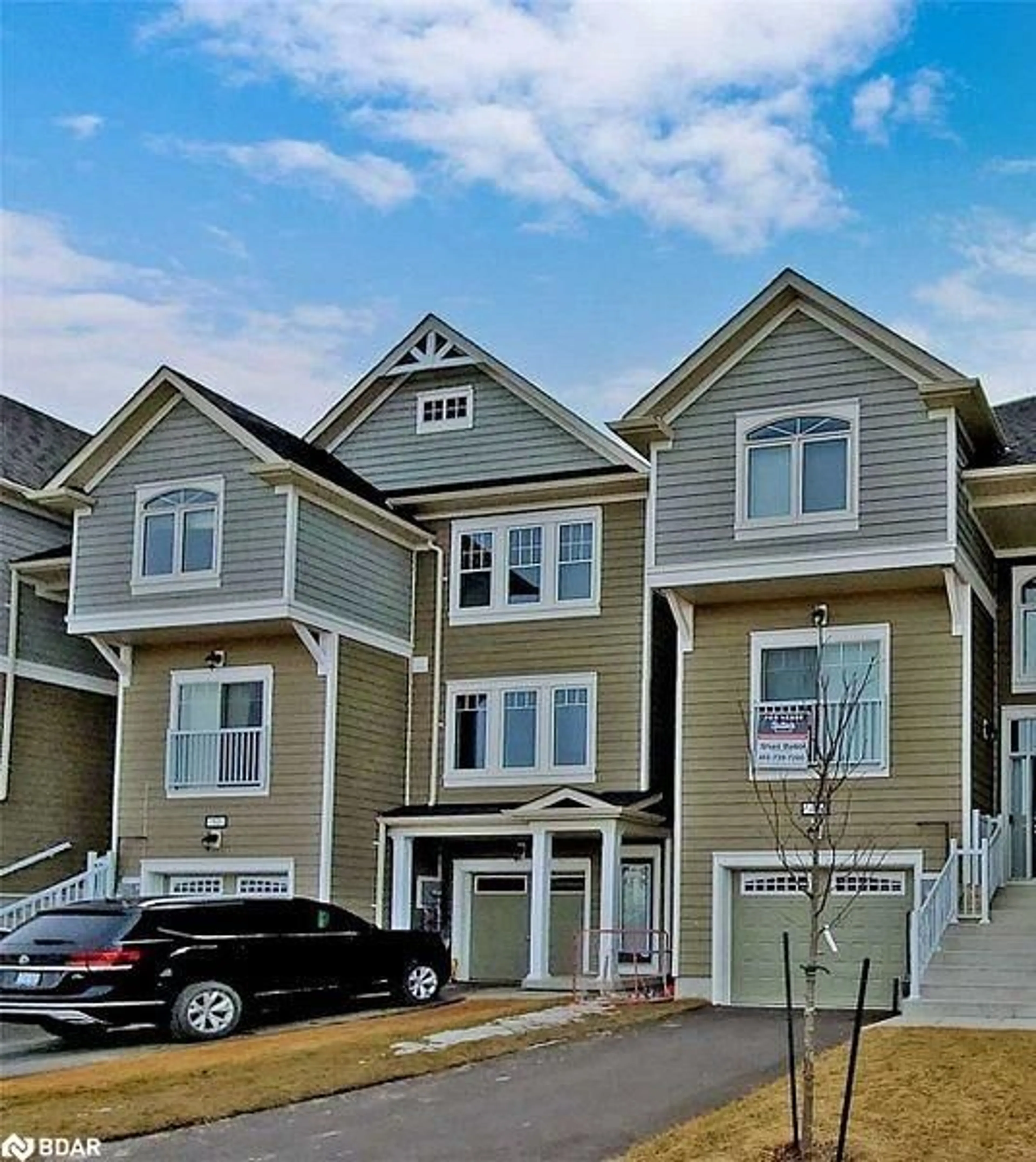 Home with vinyl exterior material, street for 48 High Tide Drive, Wasaga Beach Ontario L9Z 2X2
