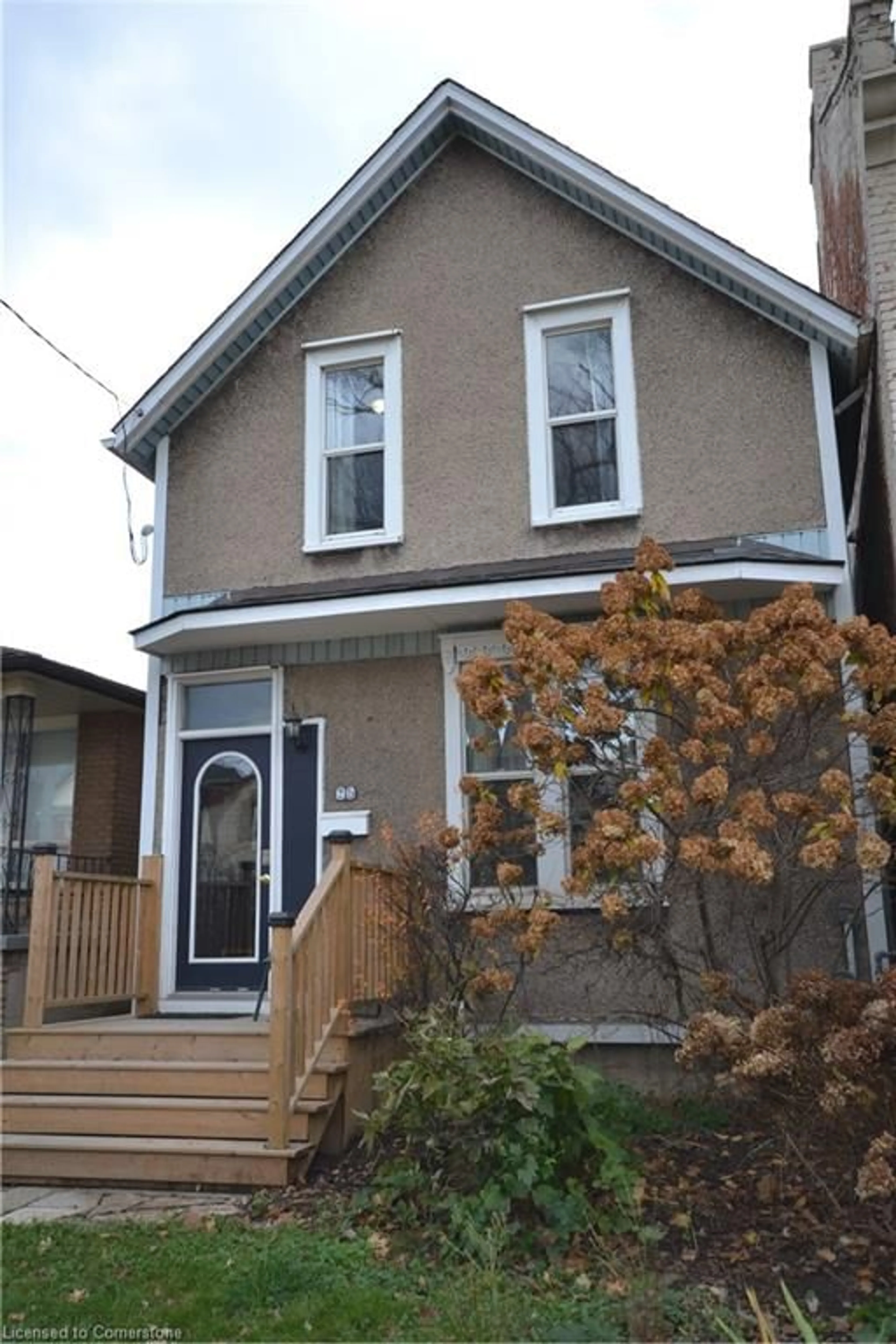 Home with vinyl exterior material, street for 25 Chatham St, Hamilton Ontario L8P 2B3