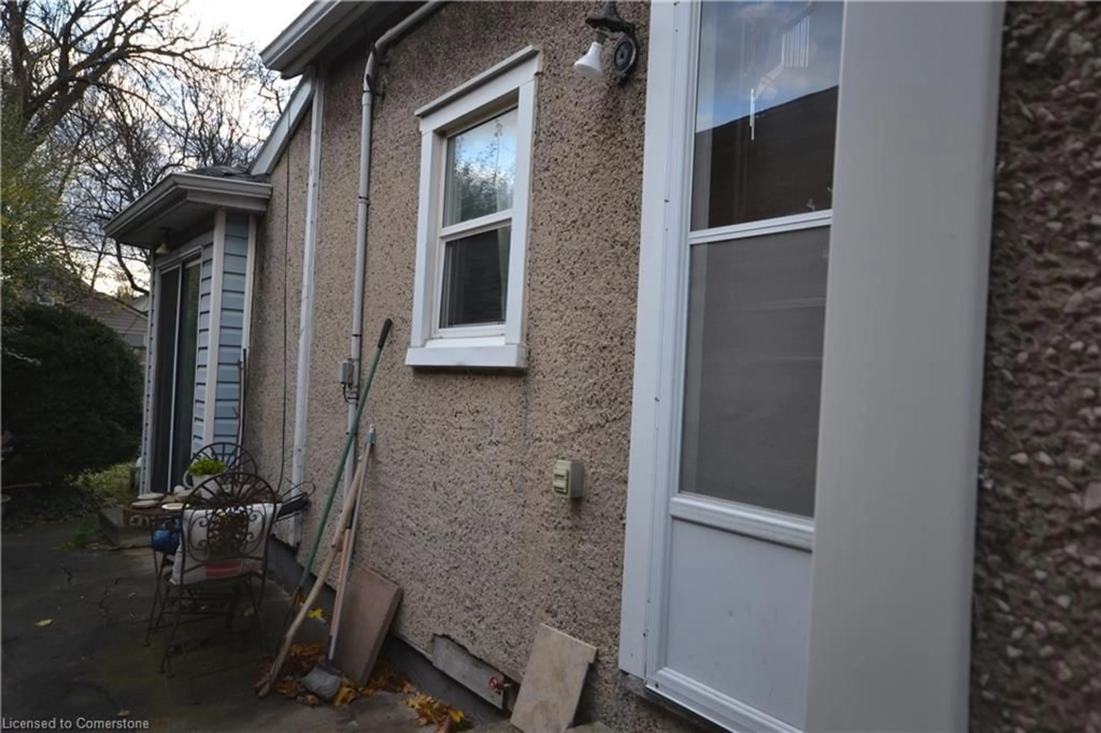 Unknown for 25 Chatham St, Hamilton Ontario L8P 2B3