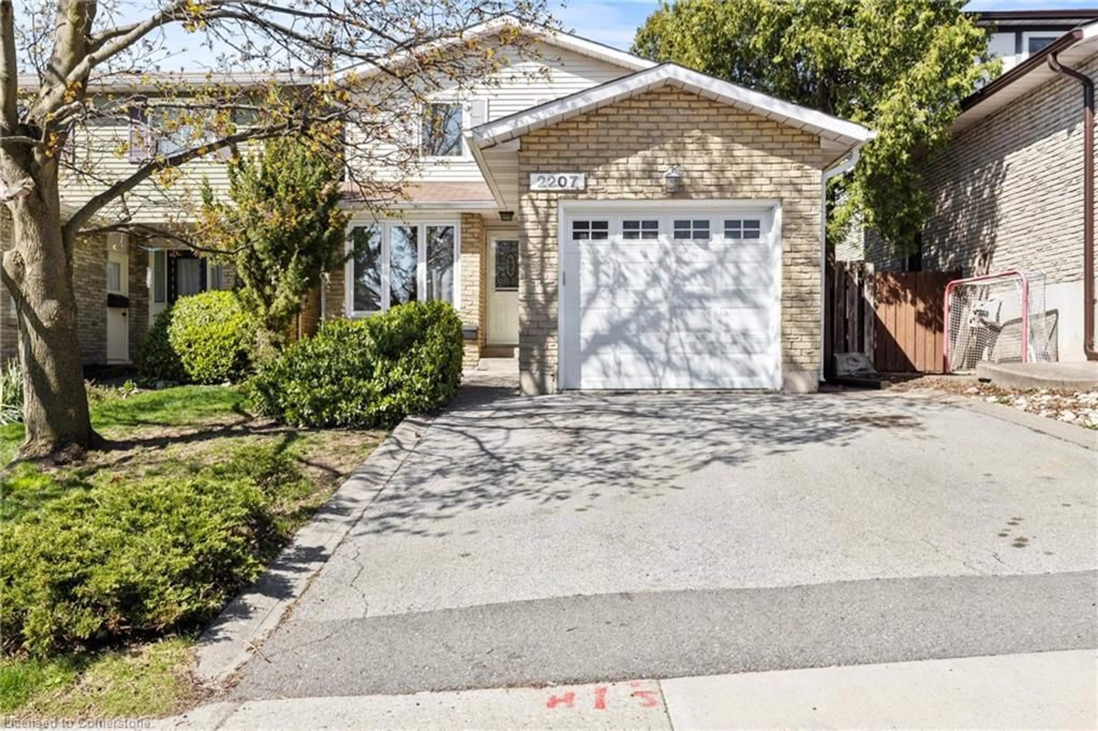 Home with brick exterior material, street for 2207 Middlesmoor Cres, Burlington Ontario L7P 3X2