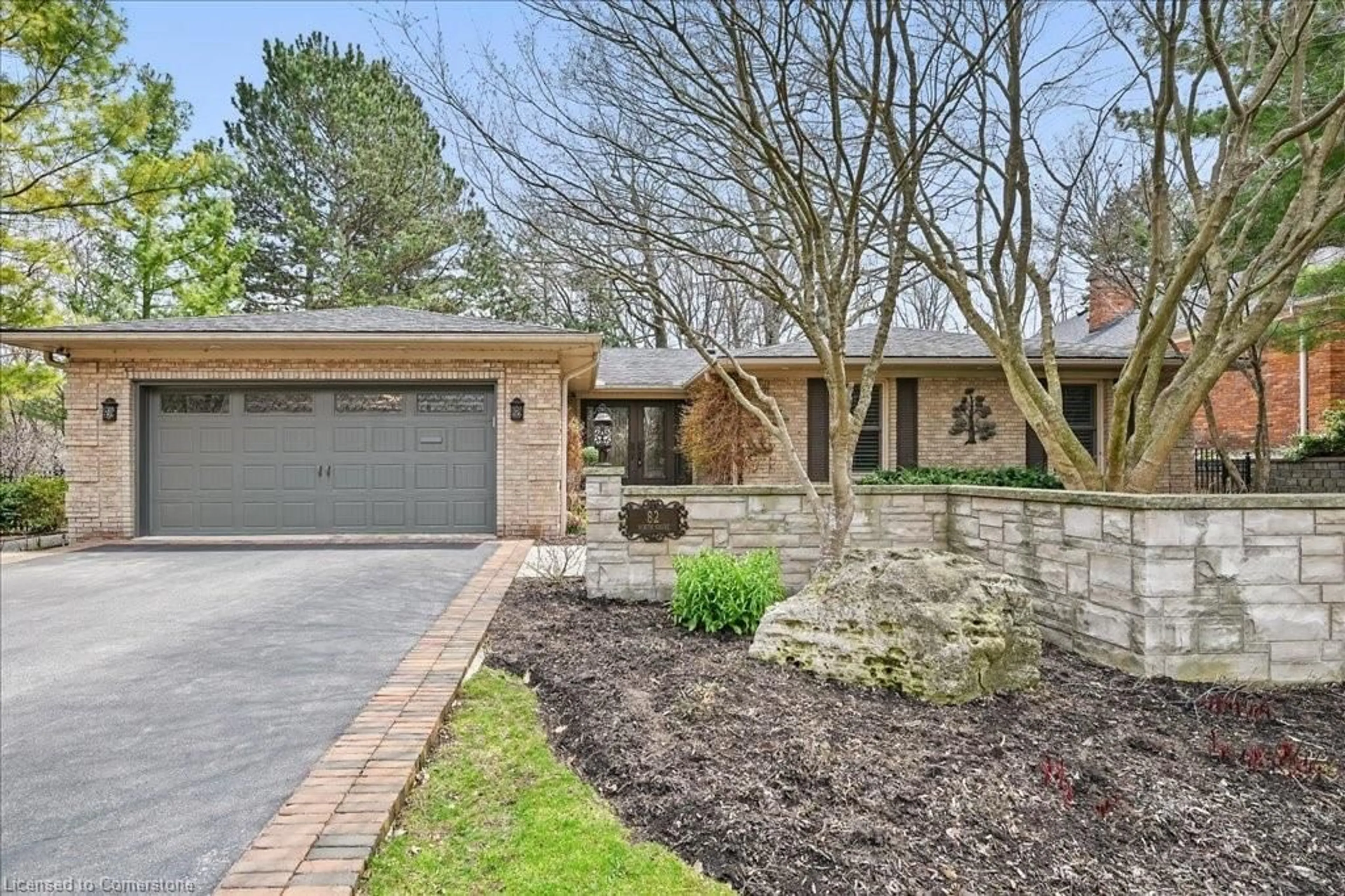 Home with brick exterior material, street for 82 North Shore Blvd, Burlington Ontario L7T 4G3