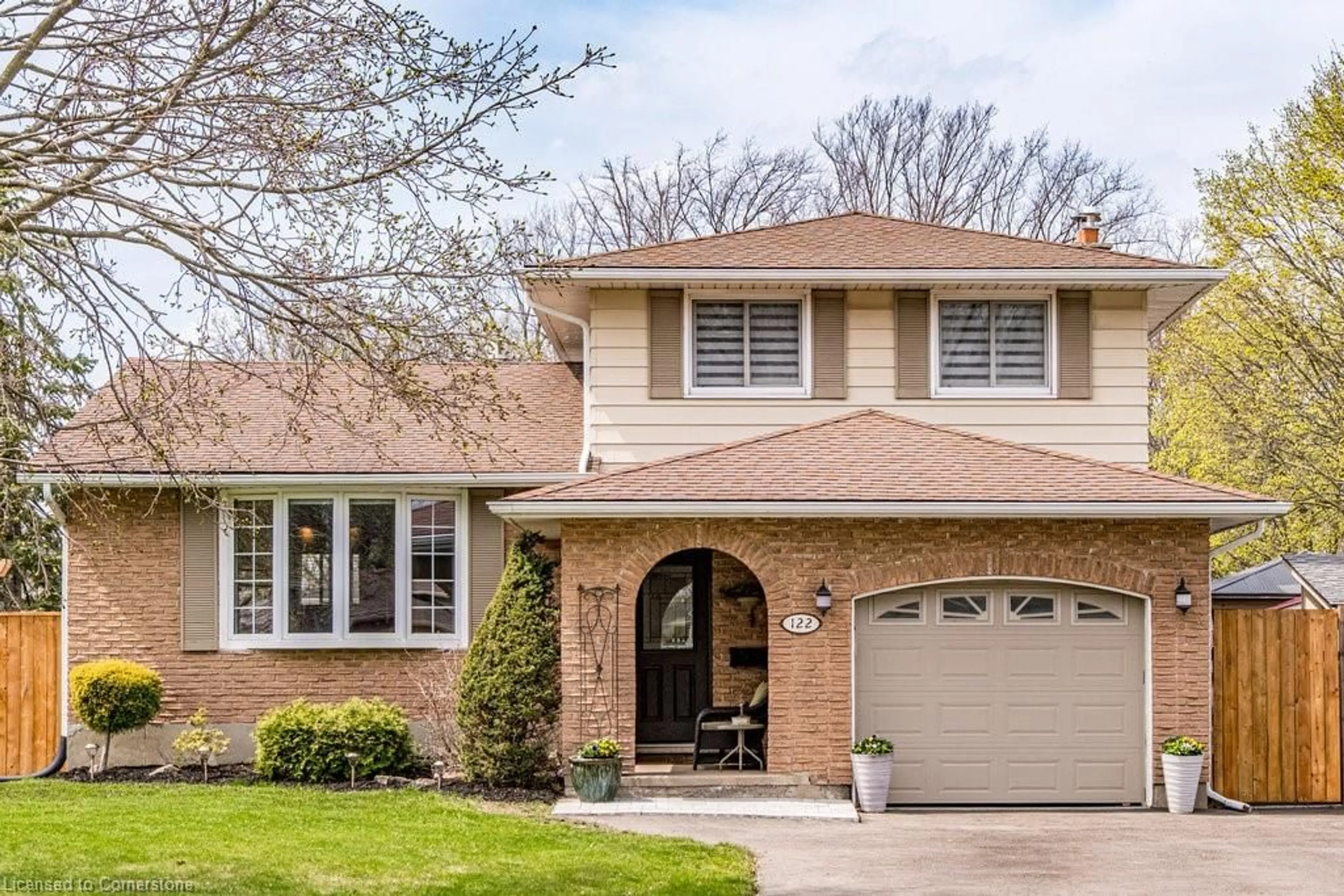 Home with brick exterior material, street for 122 Rolling Acres Dr, Welland Ontario L3C 3N7