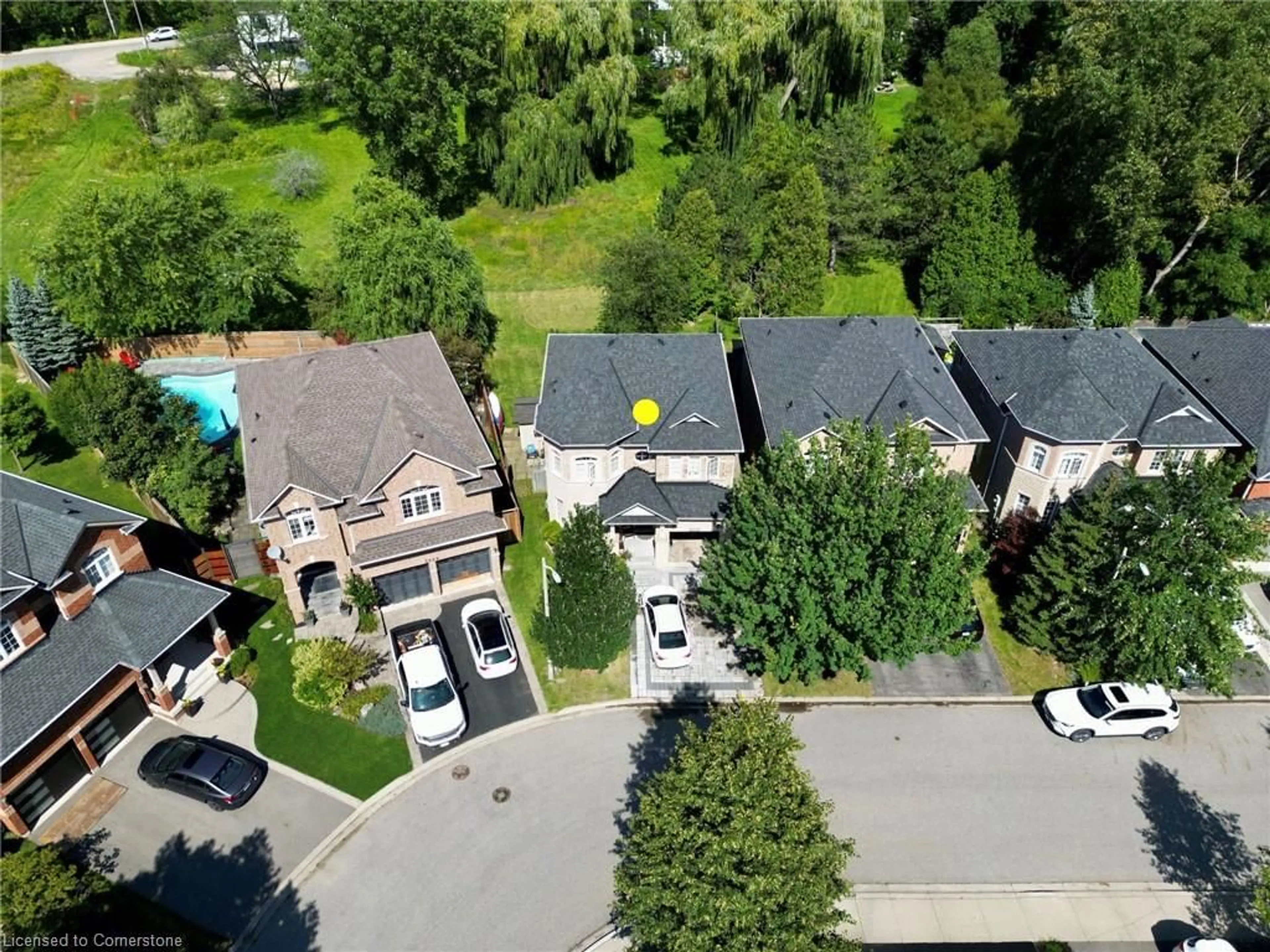 A pic from outside/outdoor area/front of a property/back of a property/a pic from drone, street for 2267 Empire Cres, Burlington Ontario L7L 6Y6