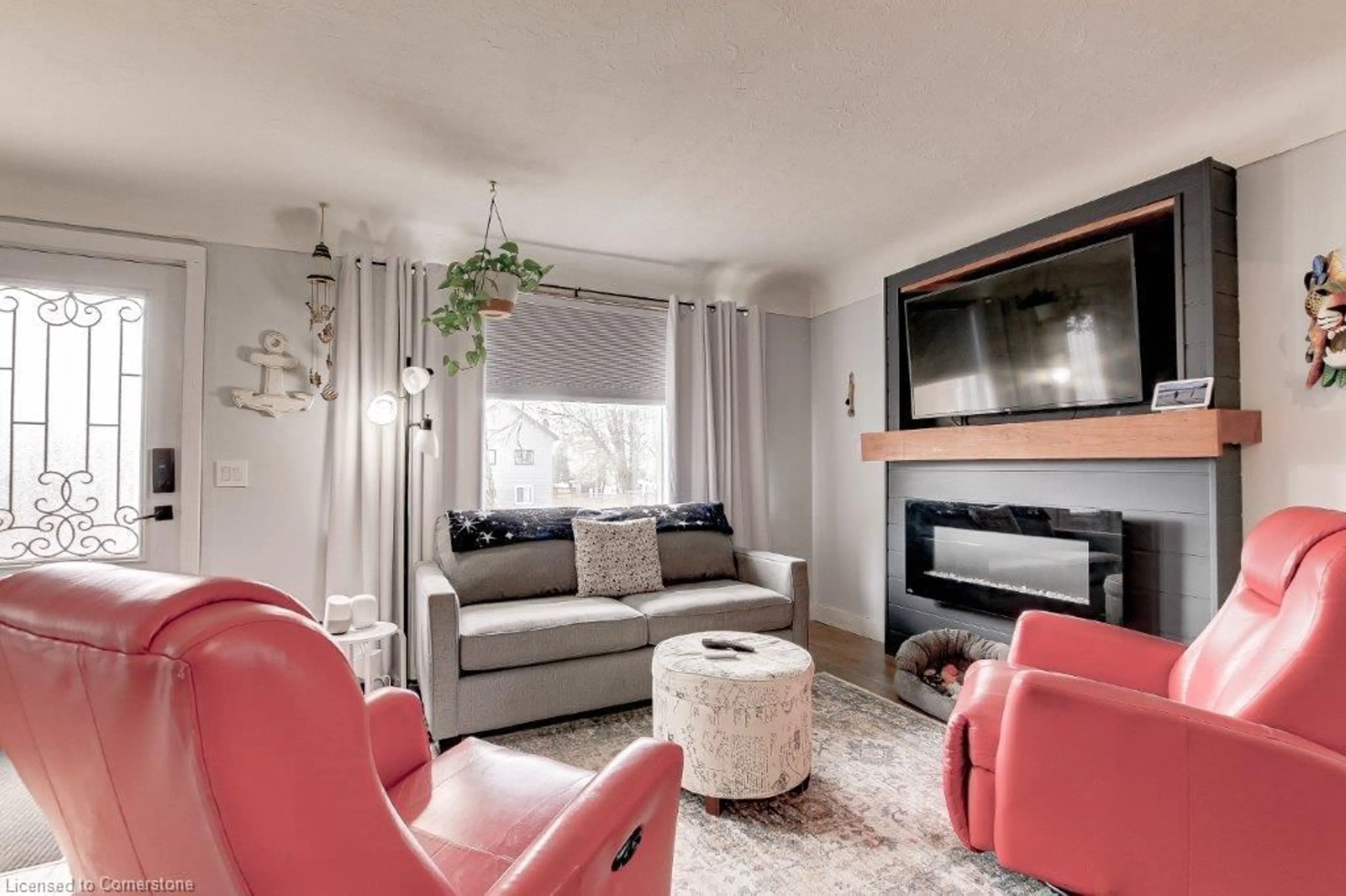 Living room with furniture, unknown for 13 Lamport St, Vittoria Ontario N0E 1W0