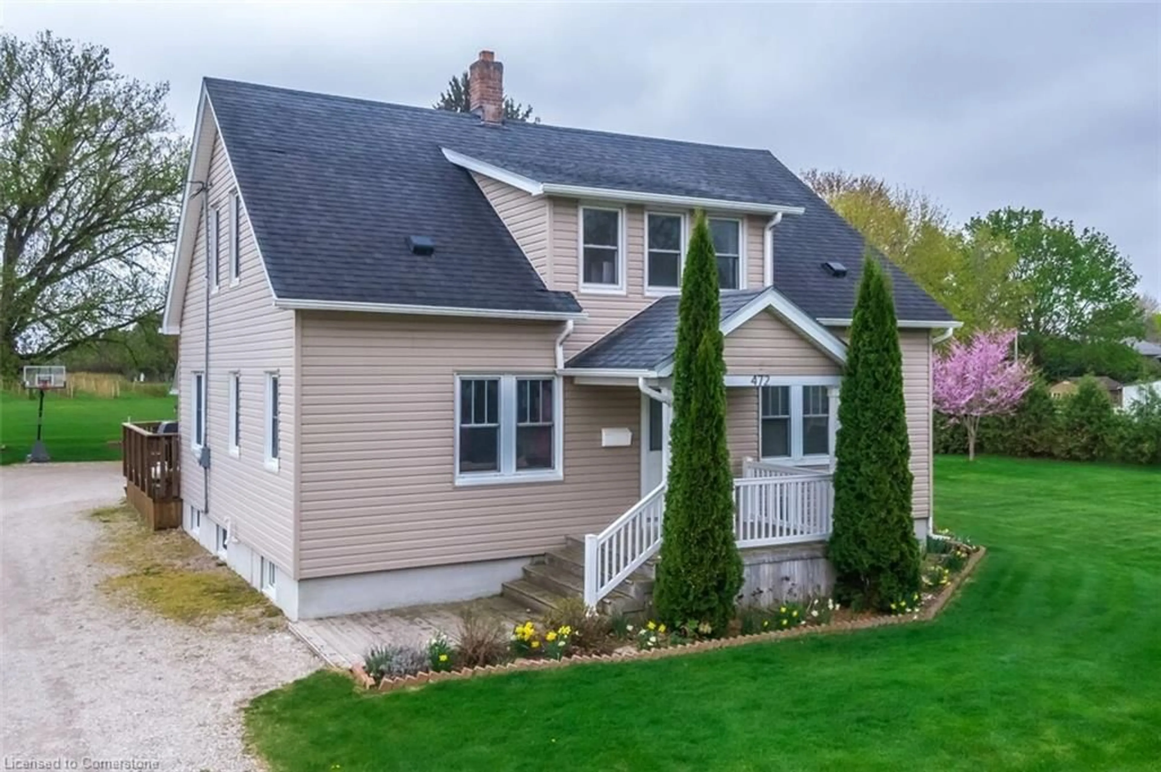 Home with vinyl exterior material, street for 472 Church Street East, Delhi Ontario N4B 1V3