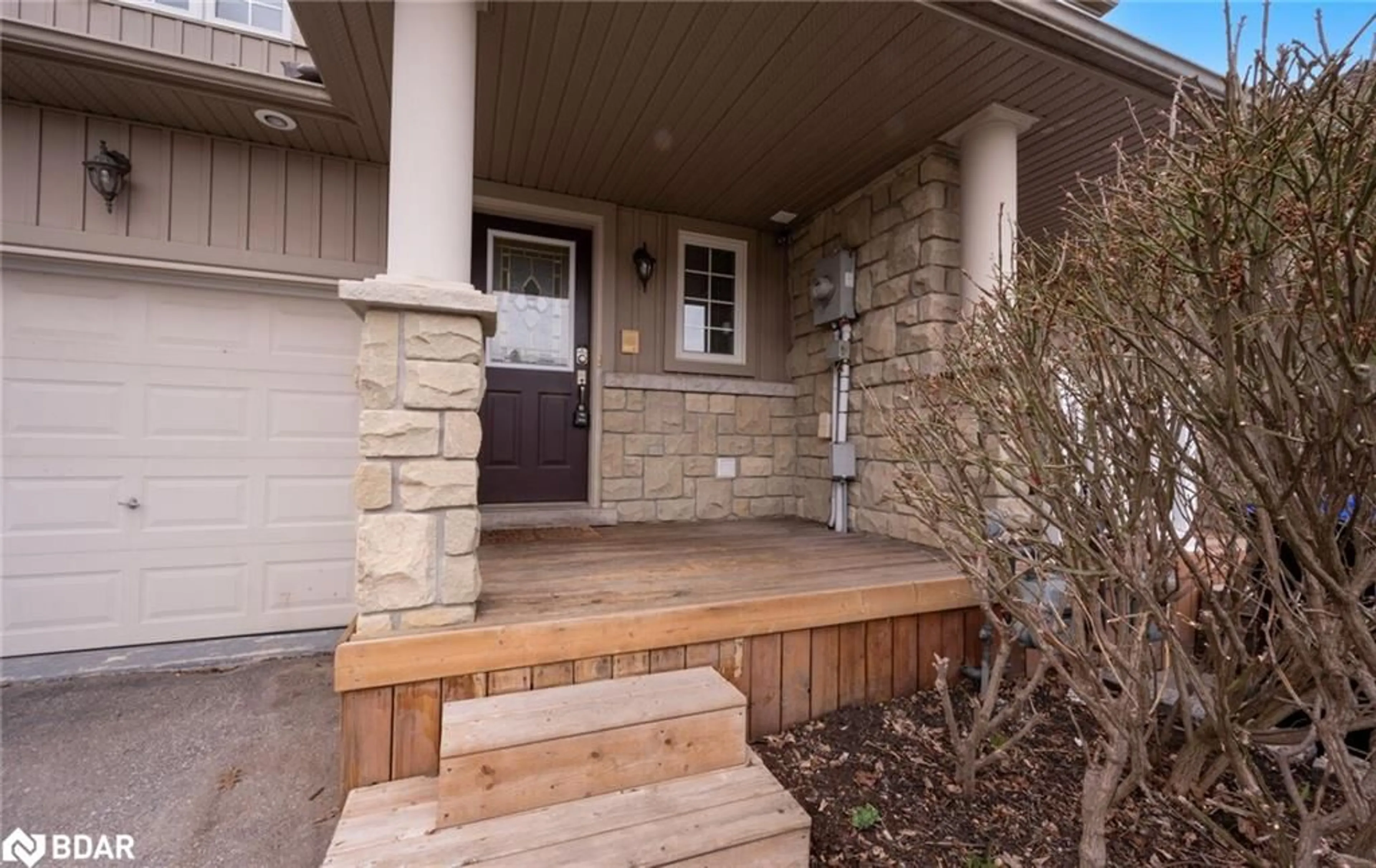 Indoor entryway for 48 Milne St, Alliston Ontario L9R 0A6