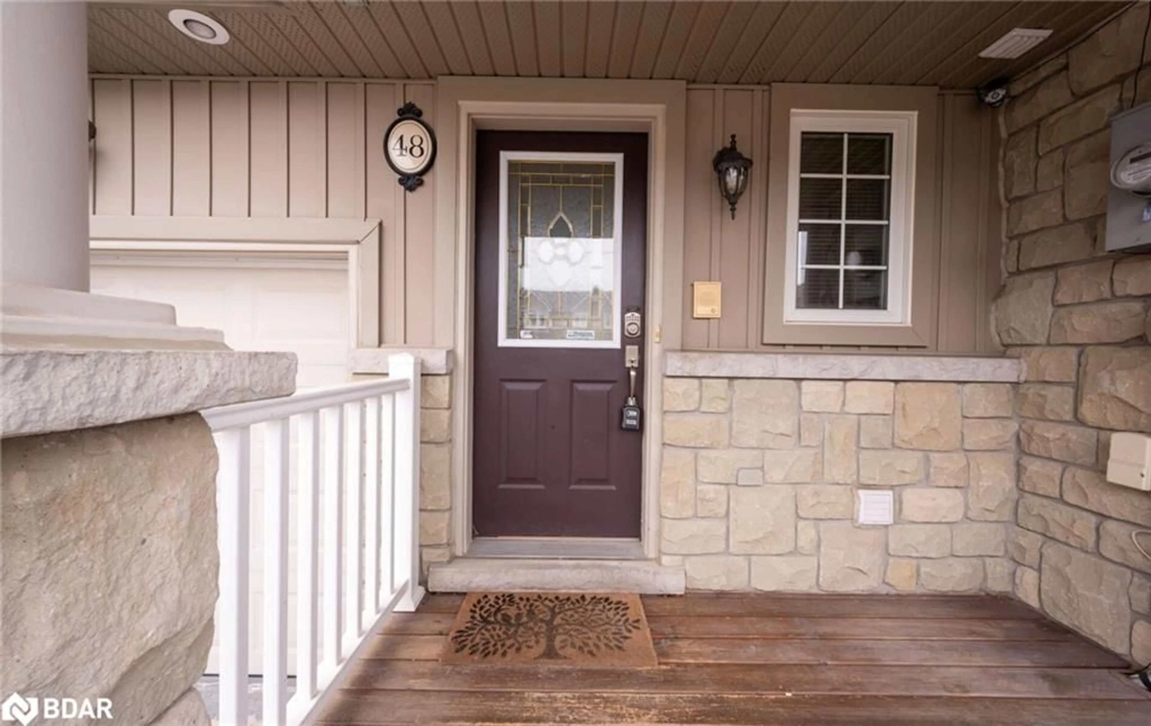 Indoor entryway for 48 Milne St, Alliston Ontario L9R 0A6