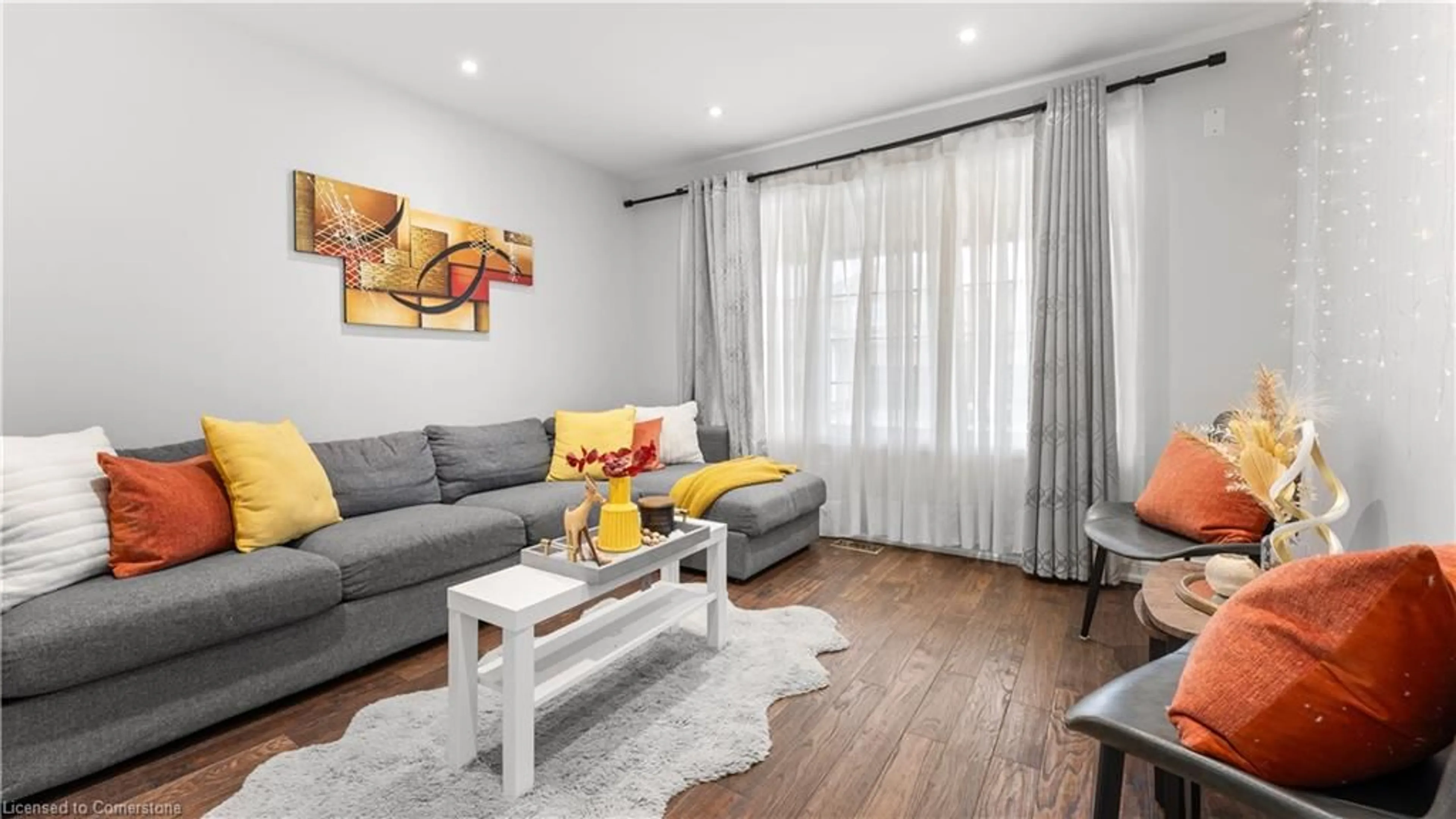 Living room with furniture, wood/laminate floor for 5737 Macphee Rd, Mississauga Ontario L5M 7B2