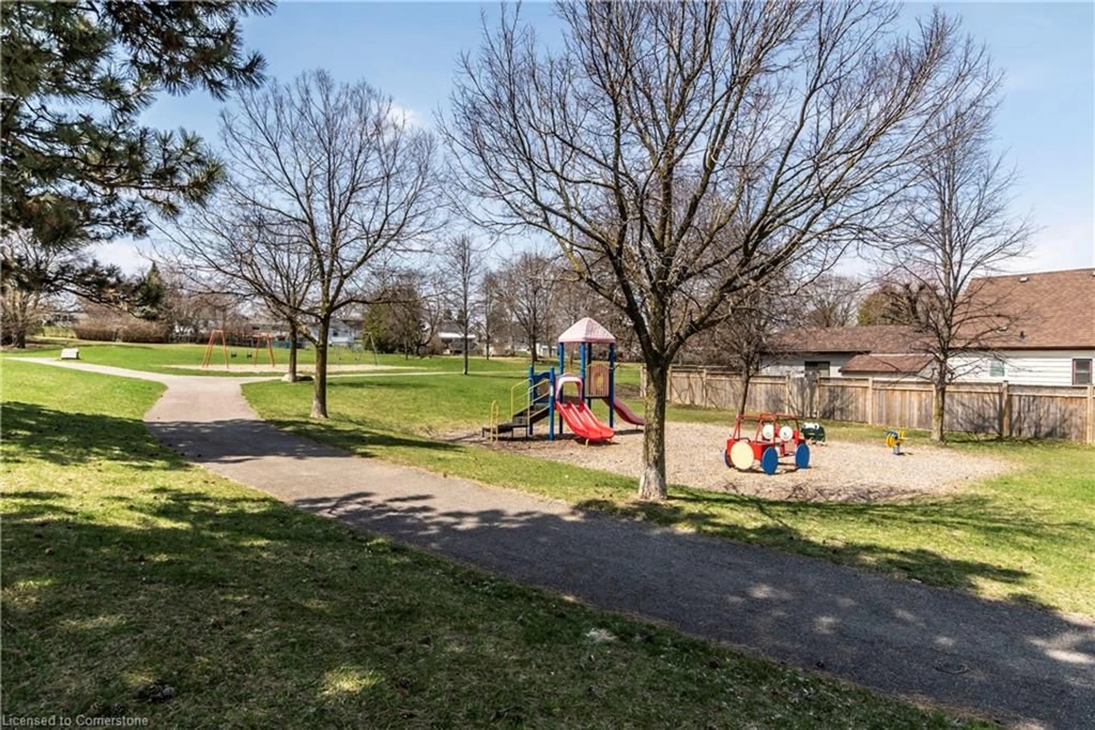 A pic from outside/outdoor area/front of a property/back of a property/a pic from drone, street for 778 Guelph St, Kitchener Ontario N2H 5Z3