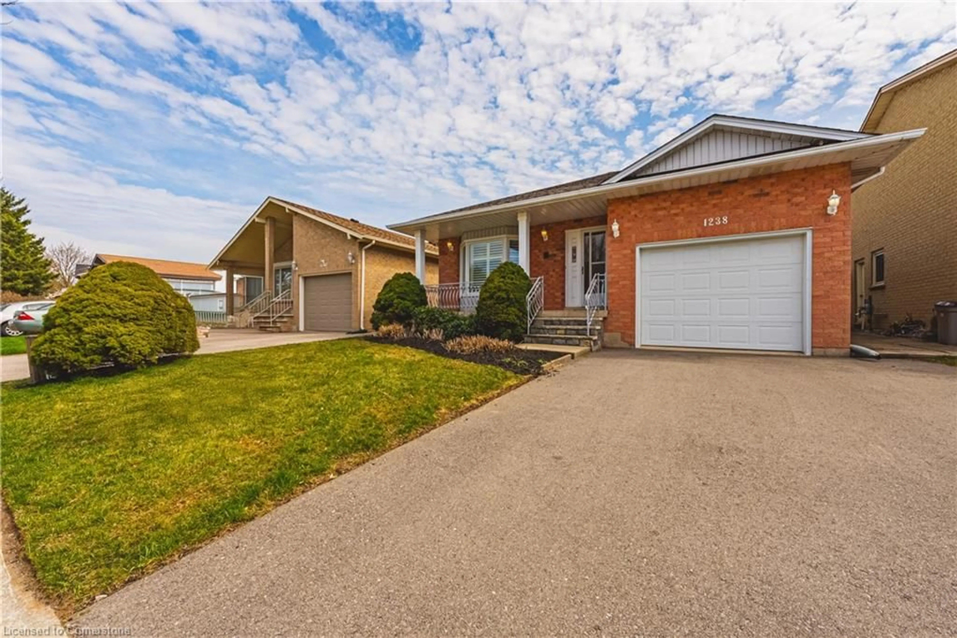 Home with brick exterior material, water/lake/river/ocean view for 1238 Thorpe Rd, Burlington Ontario L7S 2C9