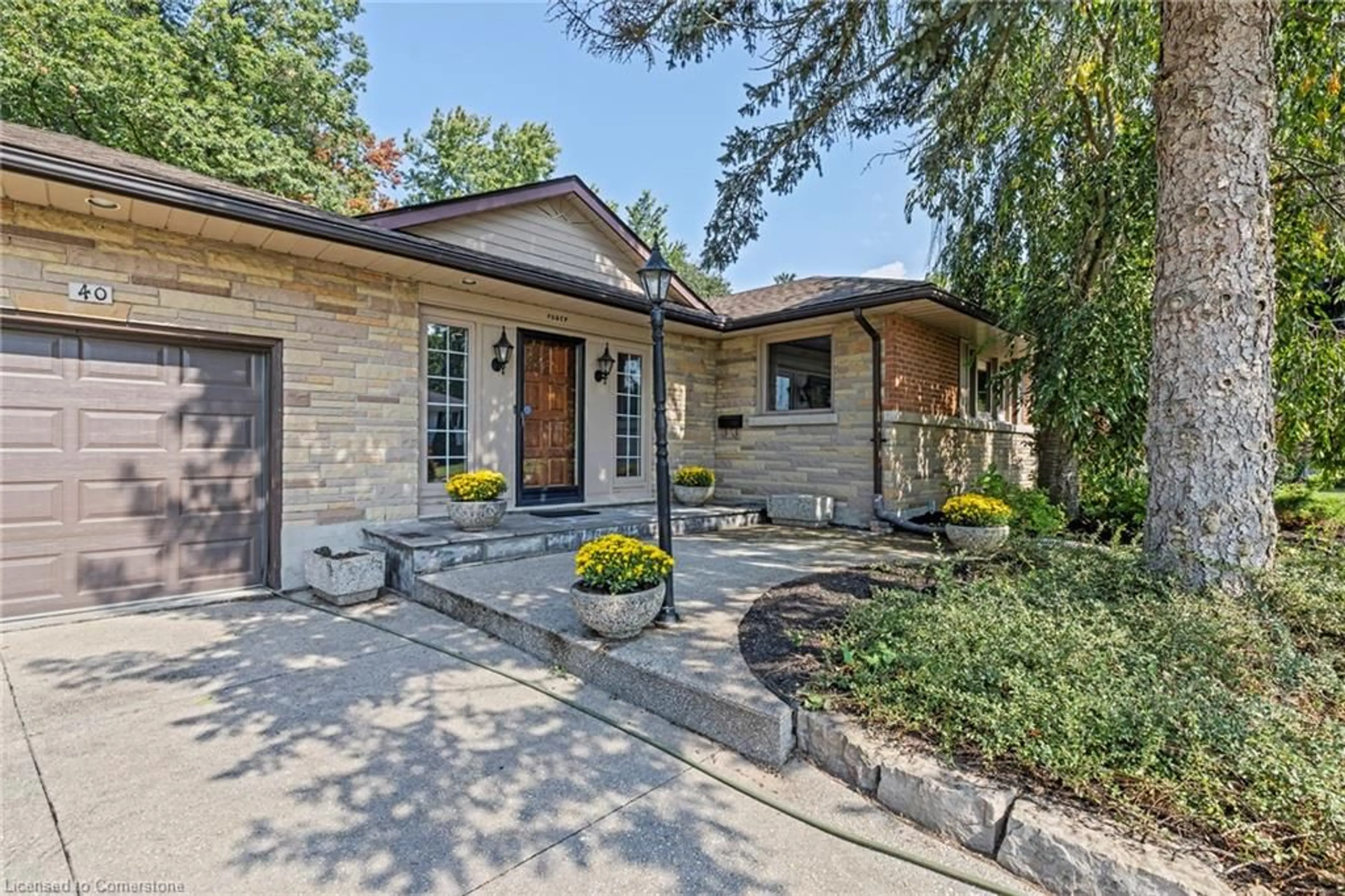 Home with brick exterior material, street for 40 Bertram Dr, Dundas Ontario L9H 4T3